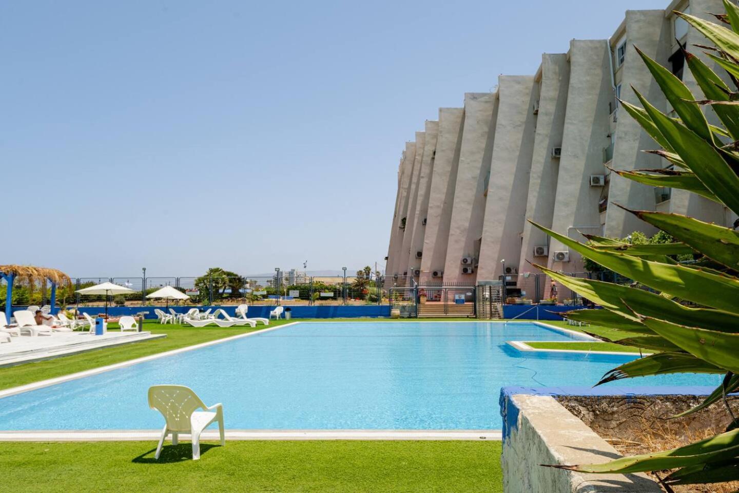 GW212 Gugel Waves Amazing Seaview Pool Apartments