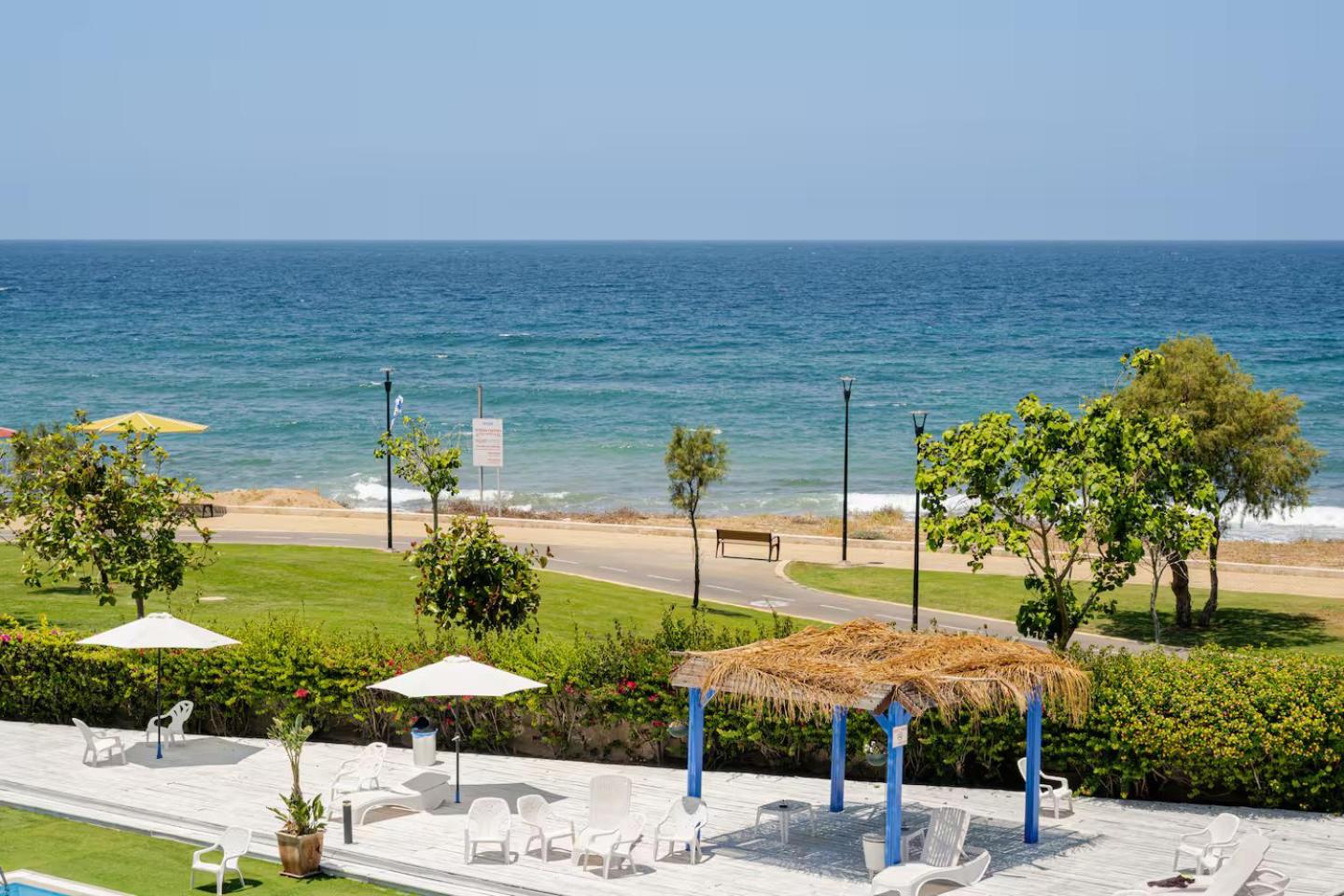 GW212 Gugel Waves Amazing Seaview Pool Apartments
