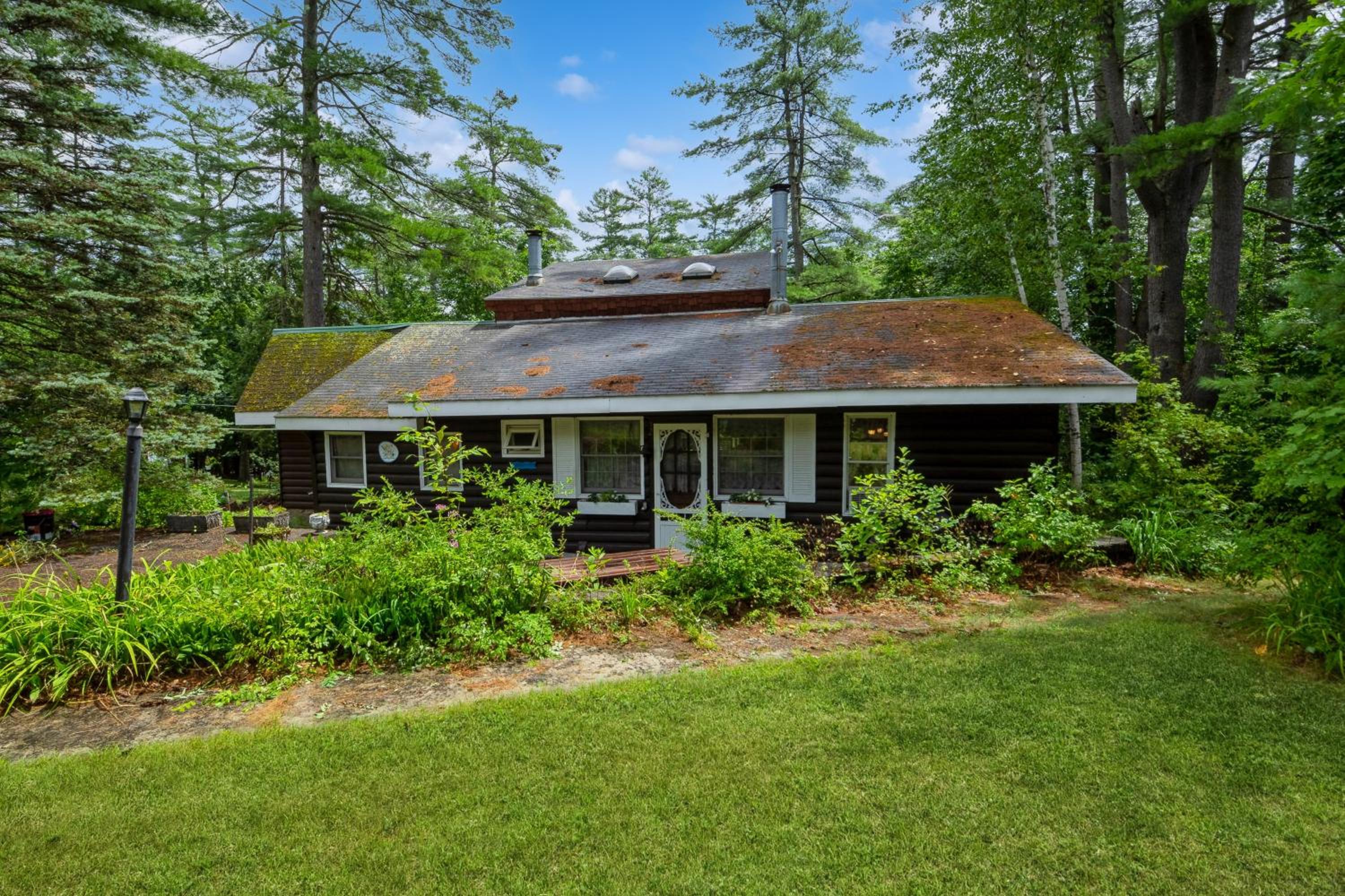 3BR Lakehouse with Lake Access, Deck and Fire Pit