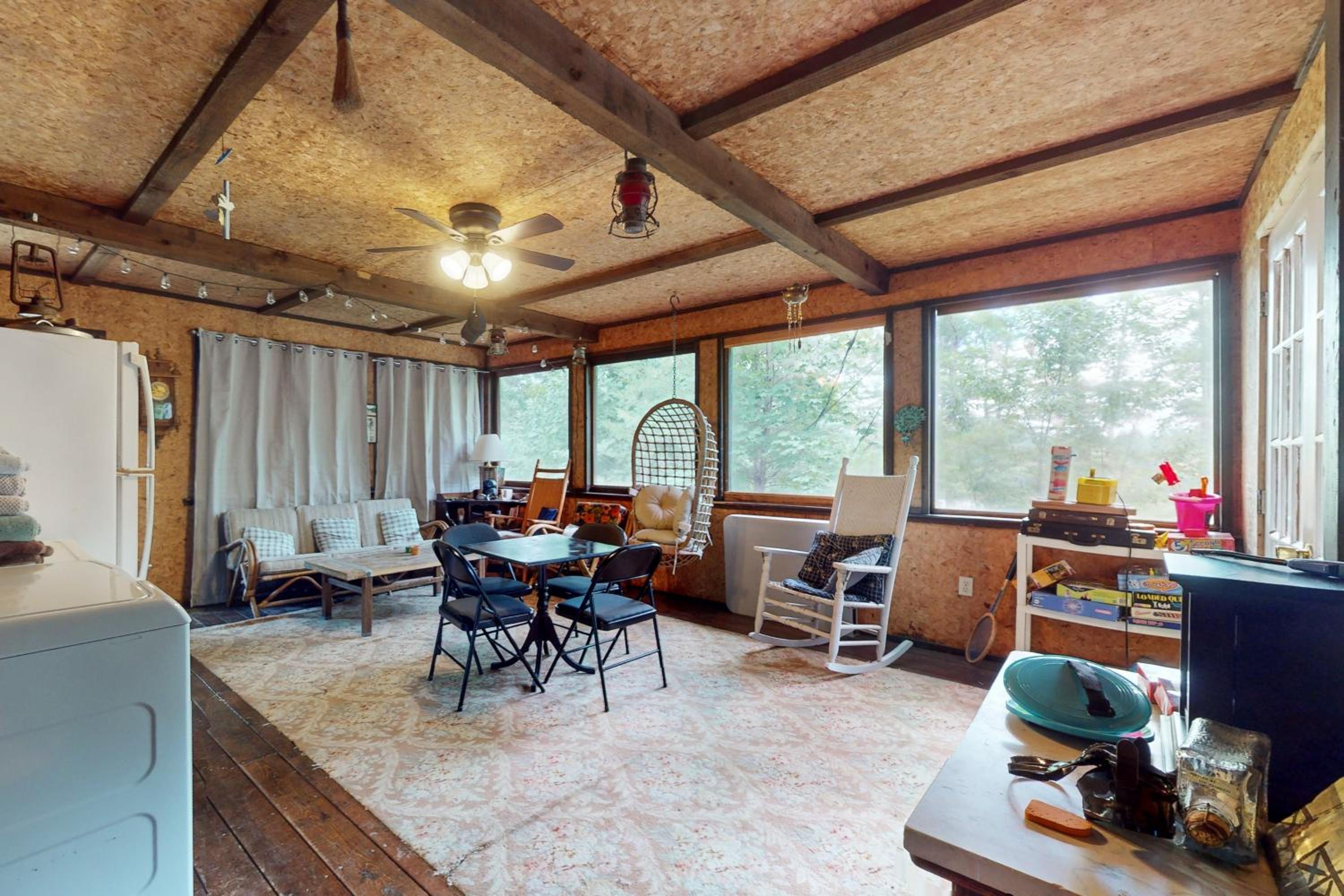 3BR Lakehouse with Lake Access, Deck and Fire Pit