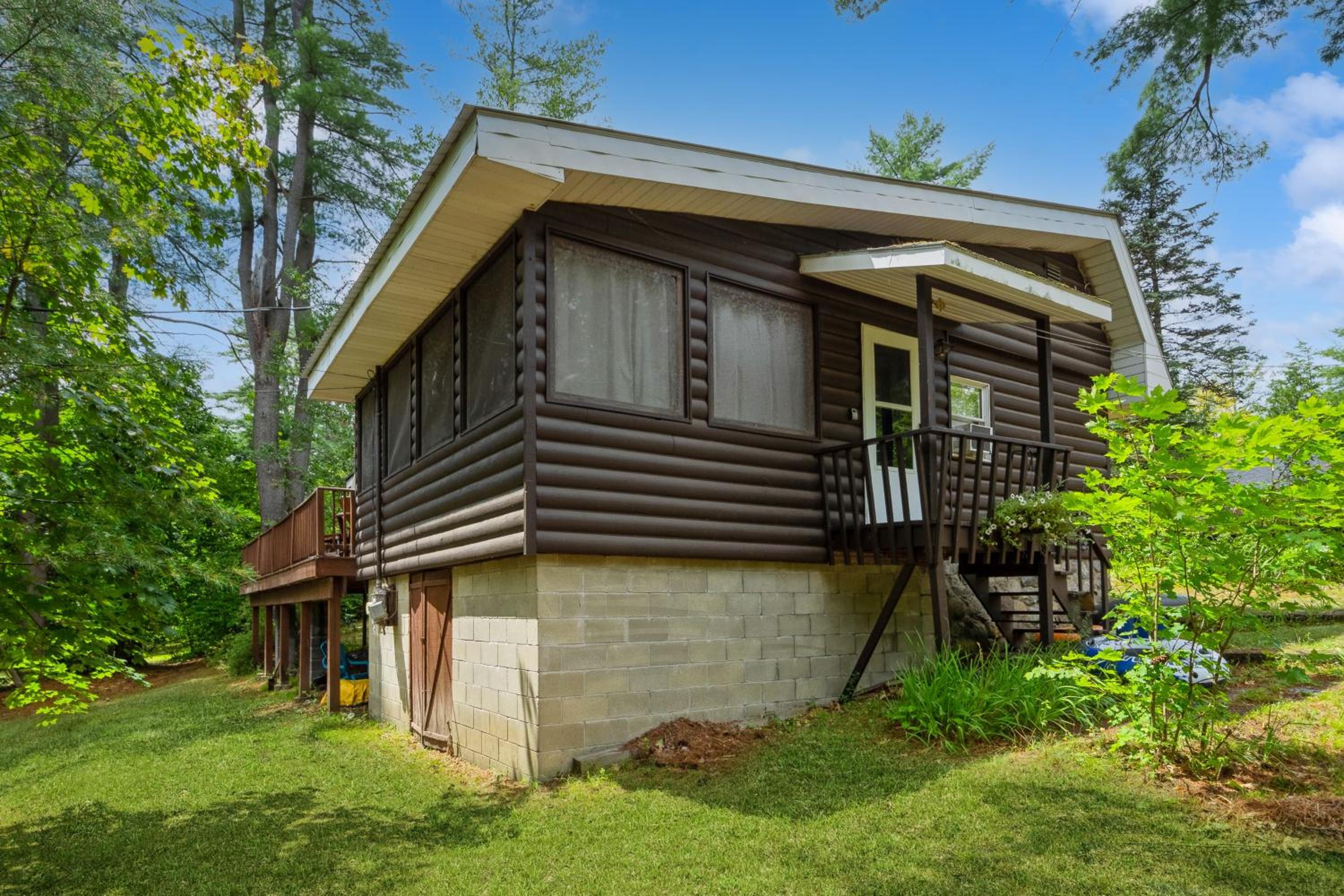 3BR Lakehouse with Lake Access, Deck and Fire Pit