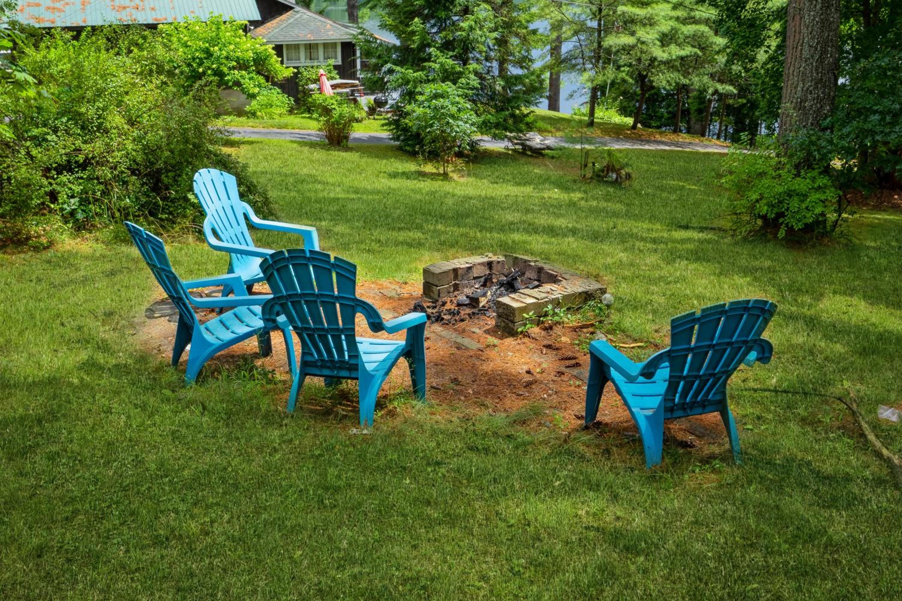 3BR Lakehouse with Lake Access, Deck and Fire Pit