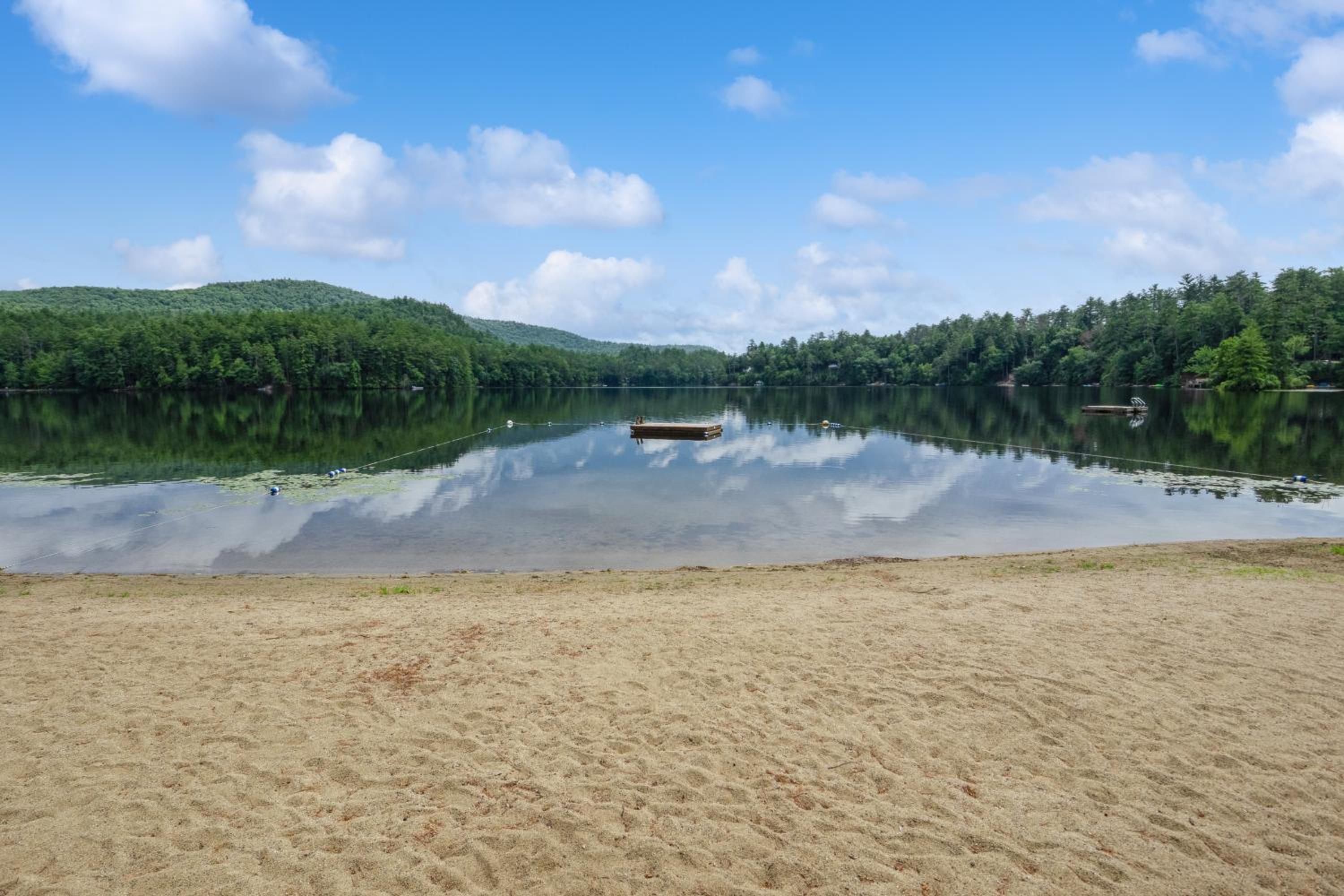 3BR Lakehouse with Lake Access, Deck and Fire Pit