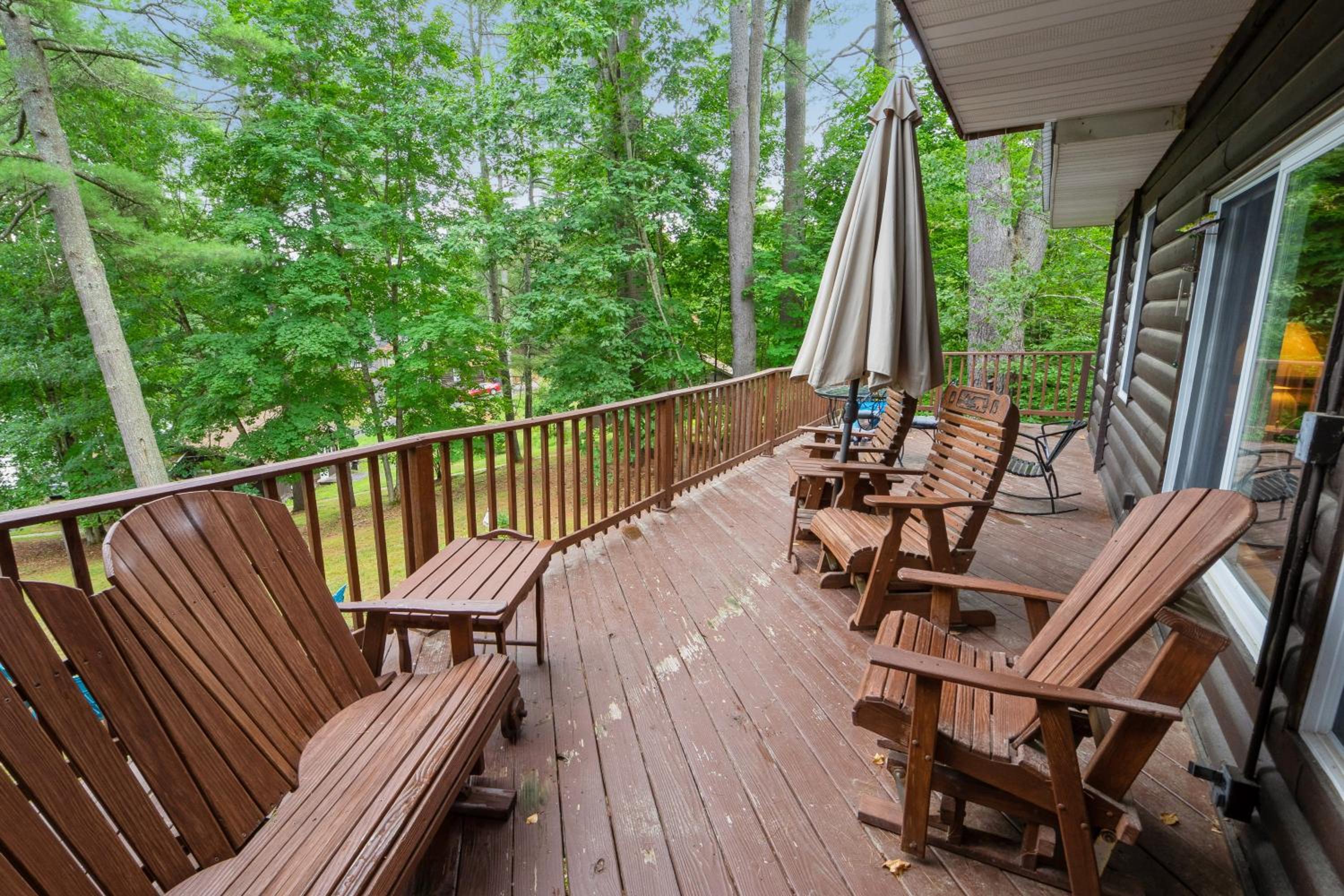 3BR Lakehouse with Lake Access, Deck and Fire Pit