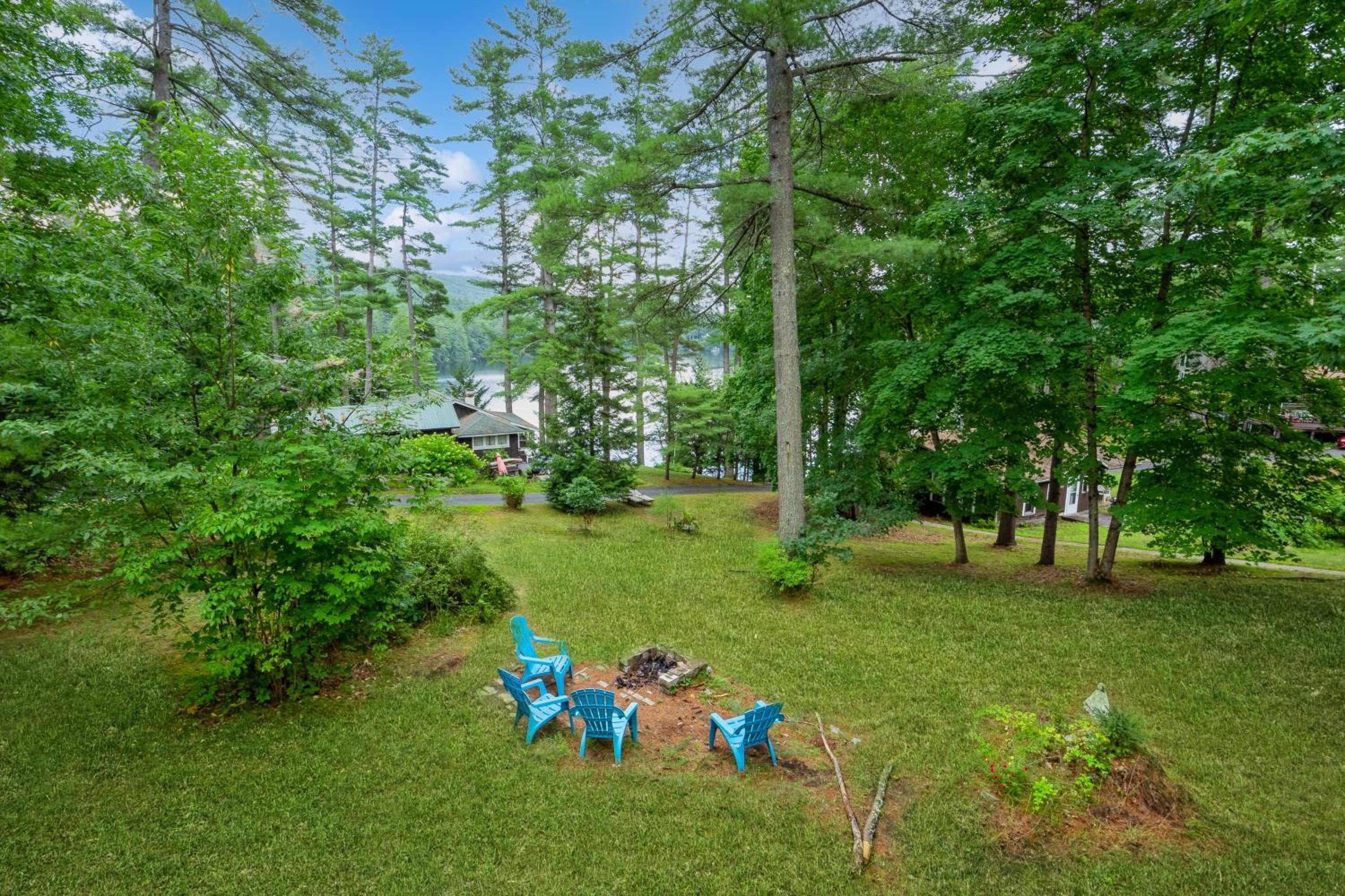 3BR Lakehouse with Lake Access, Deck and Fire Pit