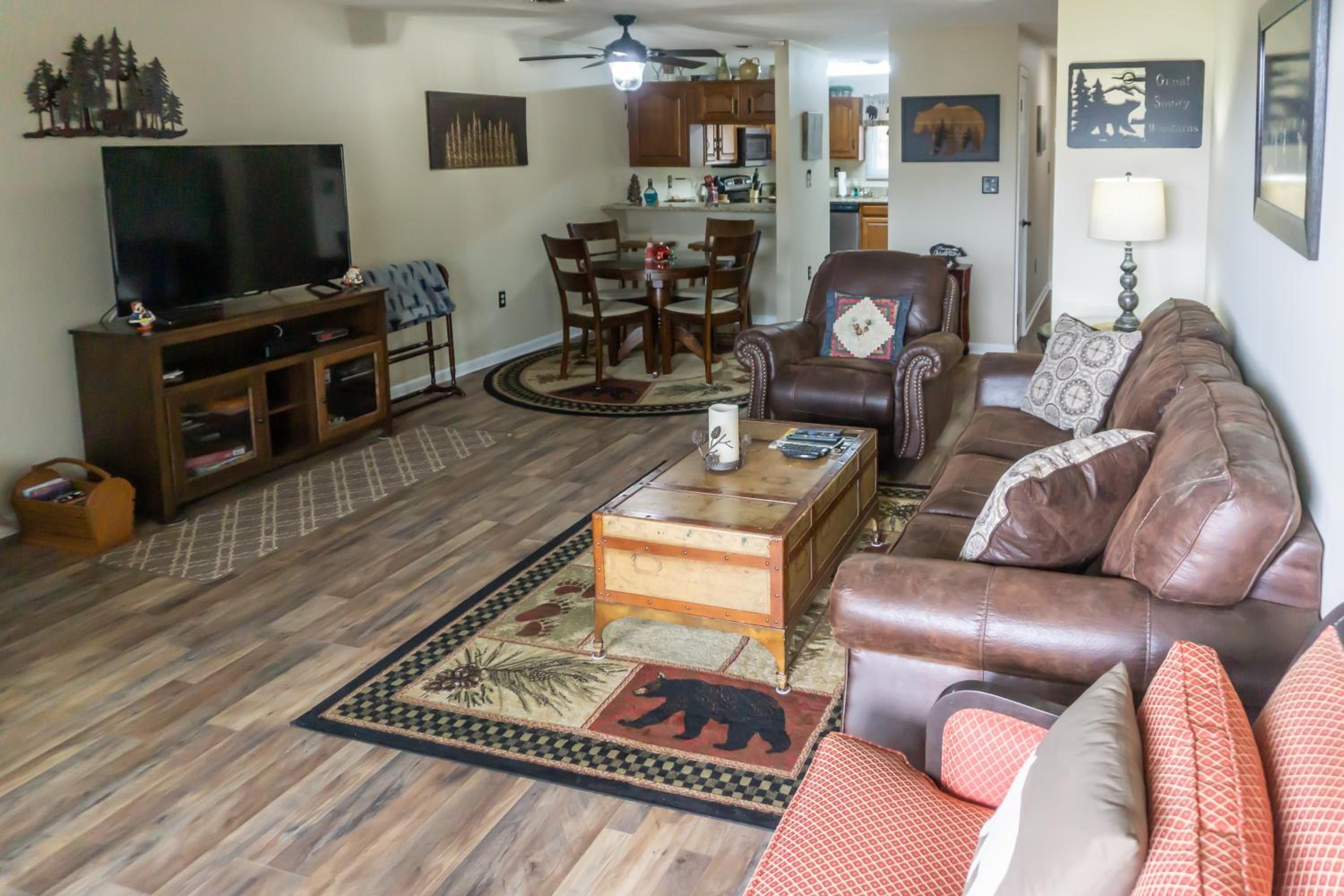 1 Mi to Dtwn Pigeon Forge! Mtn-View Gem with Balcony