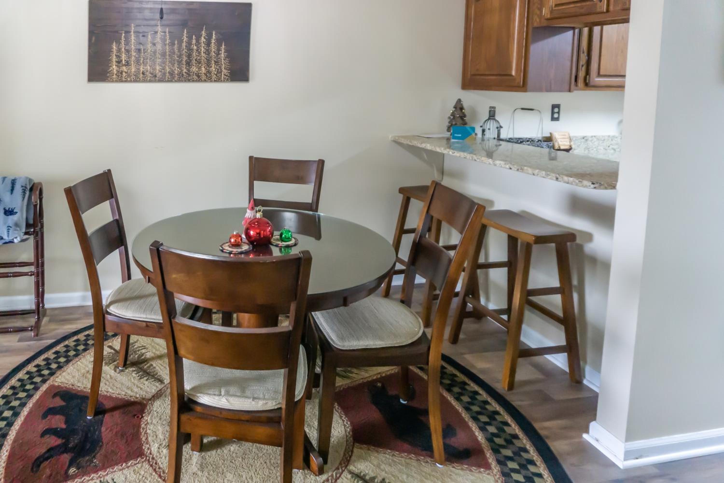 1 Mi to Dtwn Pigeon Forge! Mtn-View Gem with Balcony