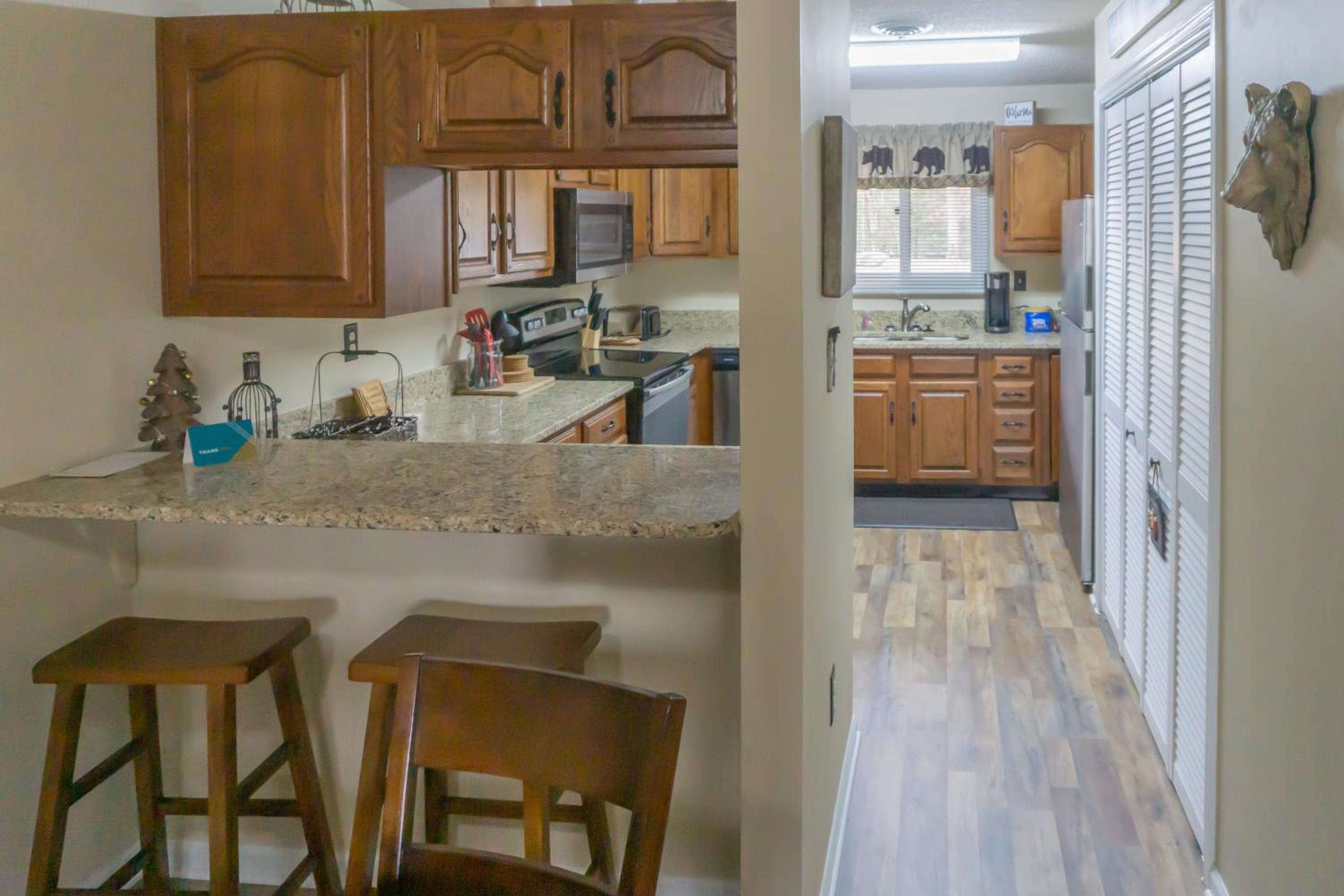 1 Mi to Dtwn Pigeon Forge! Mtn-View Gem with Balcony
