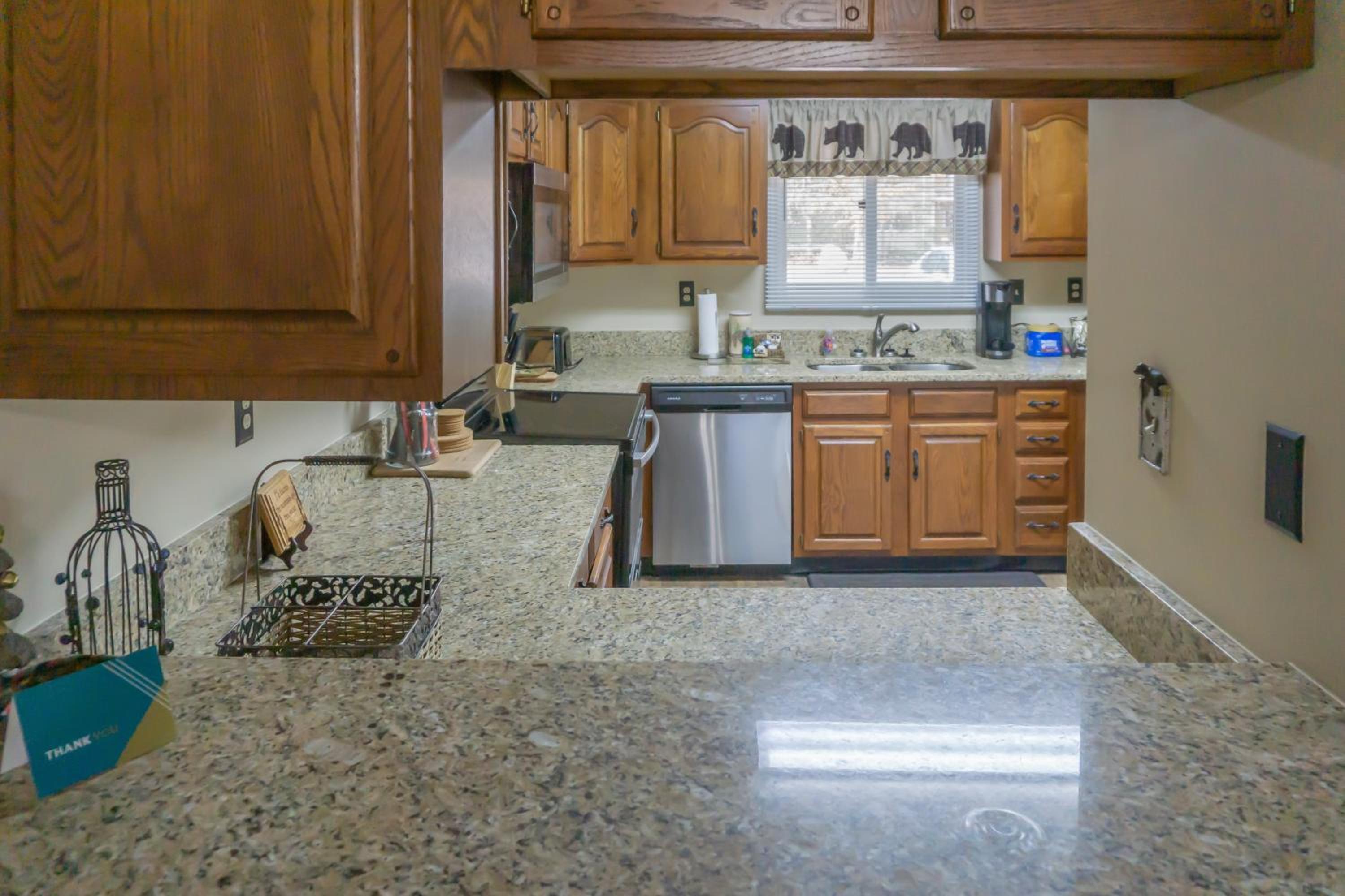 1 Mi to Dtwn Pigeon Forge! Mtn-View Gem with Balcony
