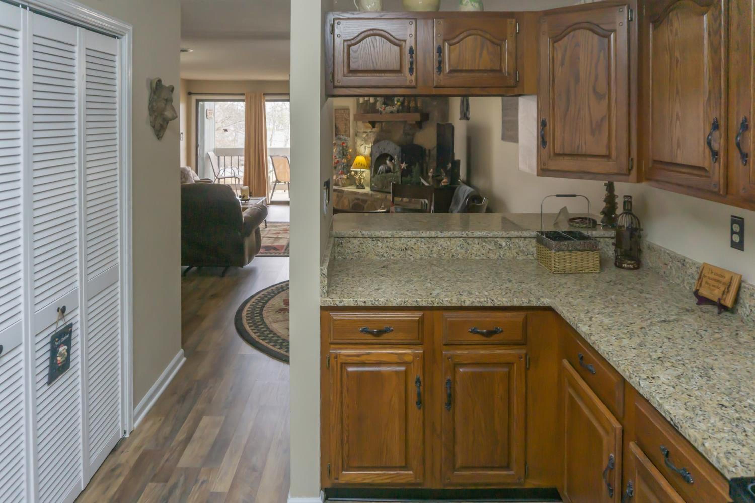 1 Mi to Dtwn Pigeon Forge! Mtn-View Gem with Balcony