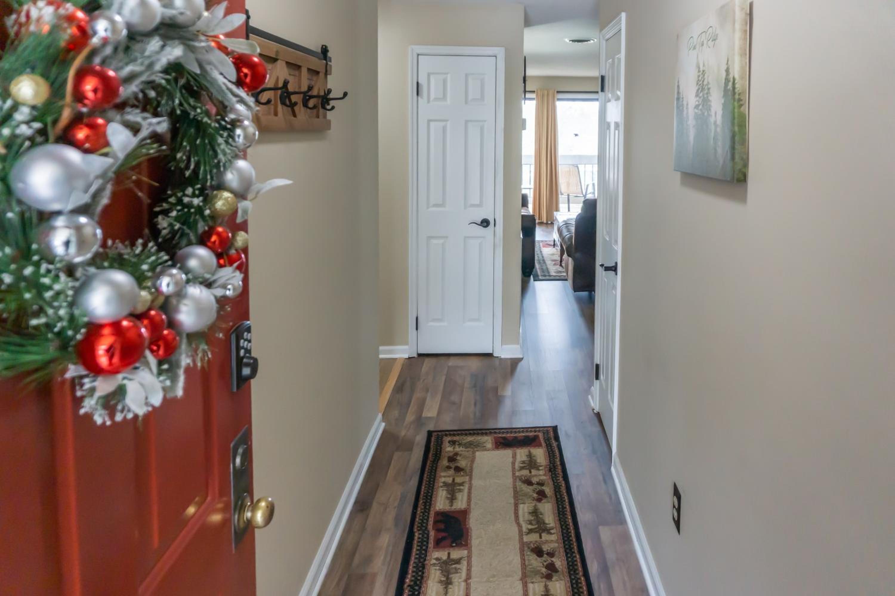 1 Mi to Dtwn Pigeon Forge! Mtn-View Gem with Balcony