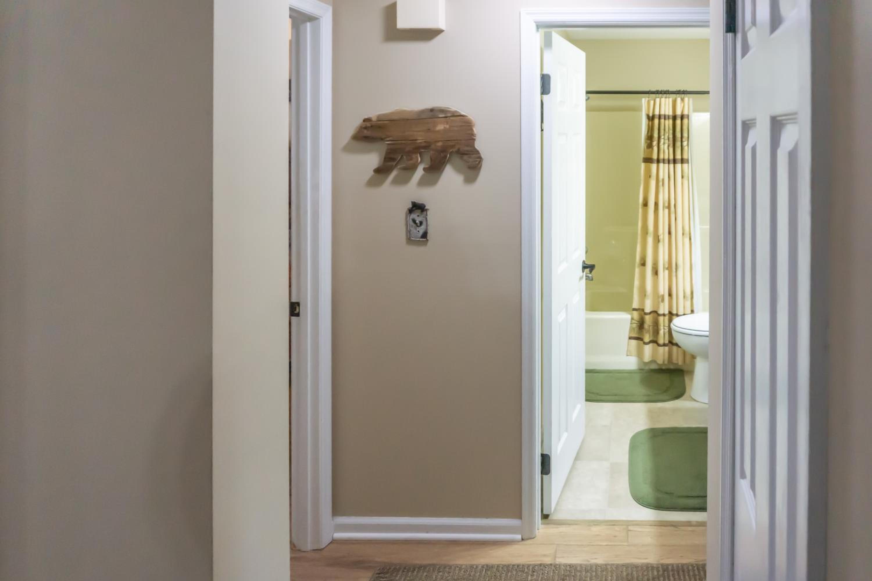 1 Mi to Dtwn Pigeon Forge! Mtn-View Gem with Balcony
