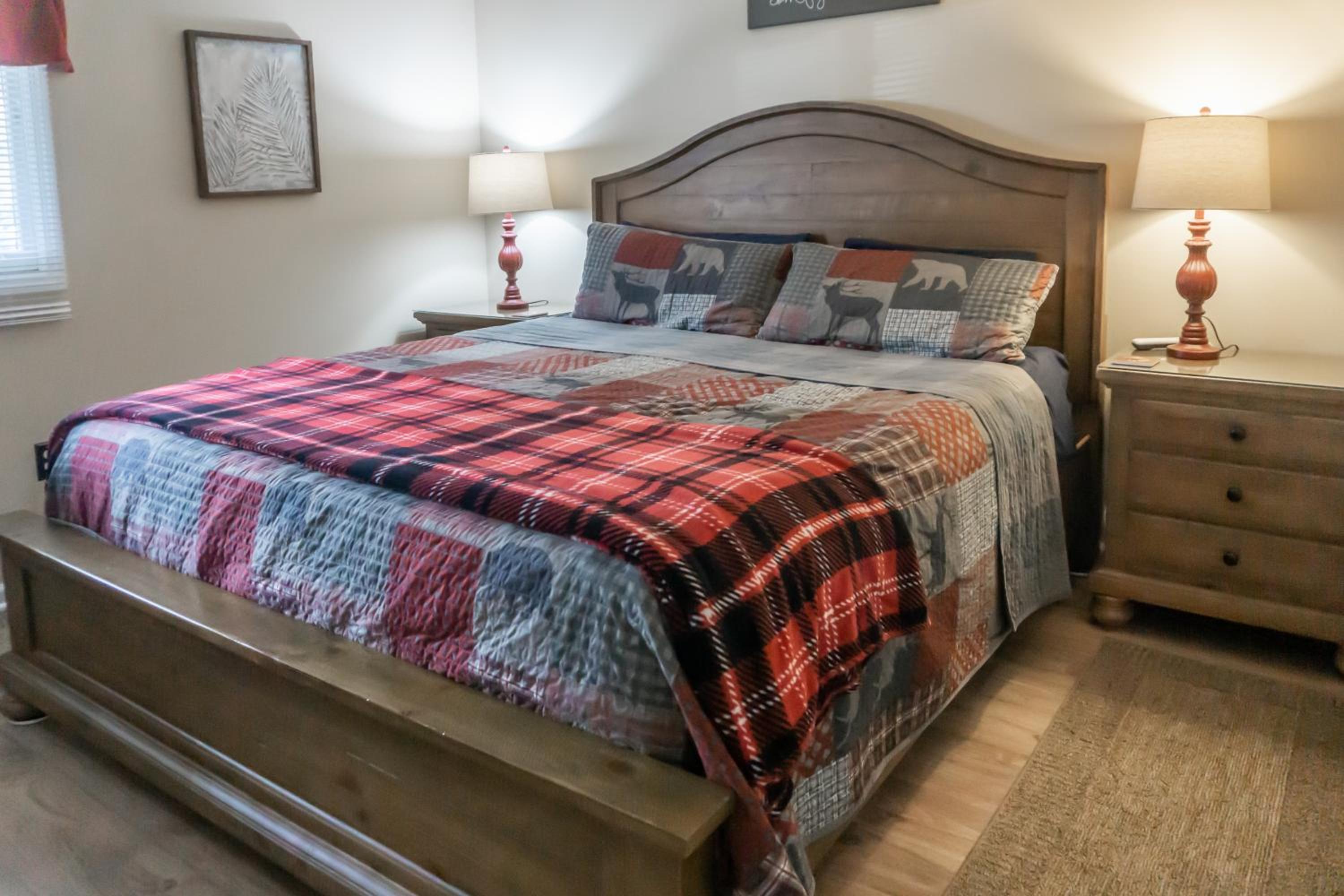 1 Mi to Dtwn Pigeon Forge! Mtn-View Gem with Balcony