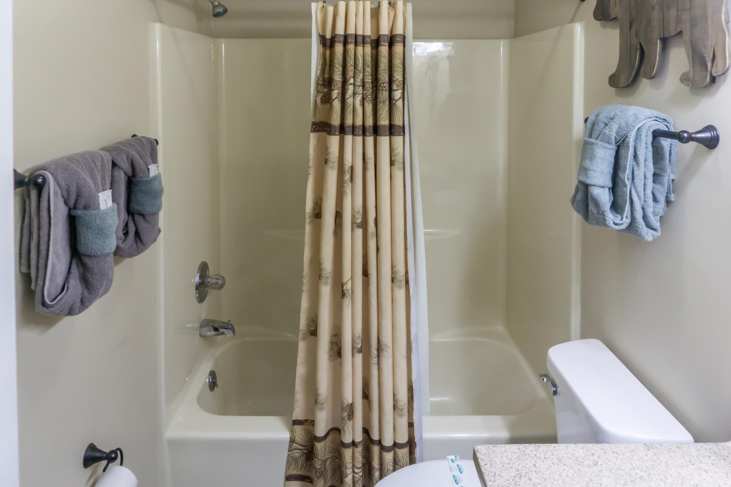 1 Mi to Dtwn Pigeon Forge! Mtn-View Gem with Balcony
