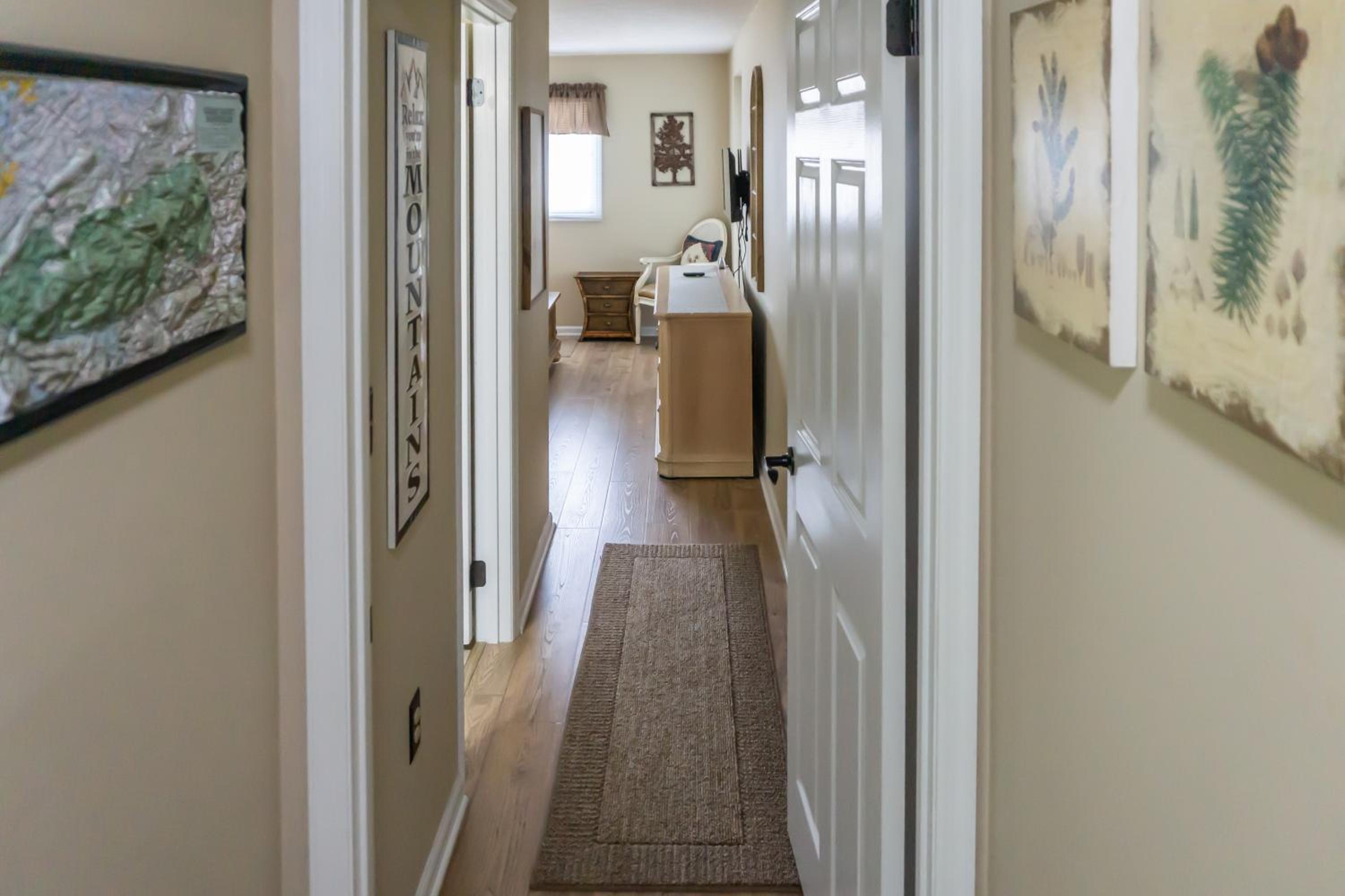 1 Mi to Dtwn Pigeon Forge! Mtn-View Gem with Balcony