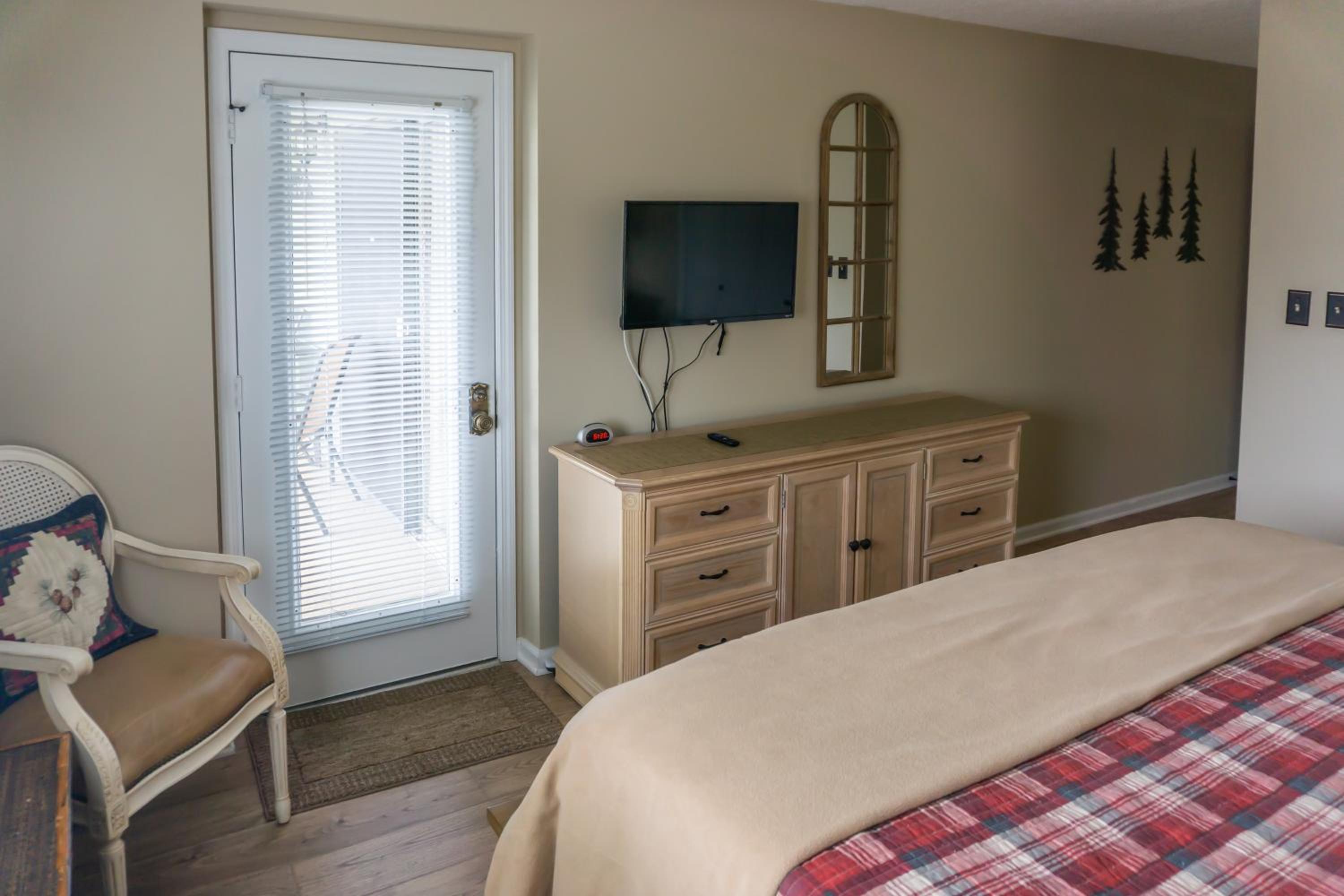 1 Mi to Dtwn Pigeon Forge! Mtn-View Gem with Balcony