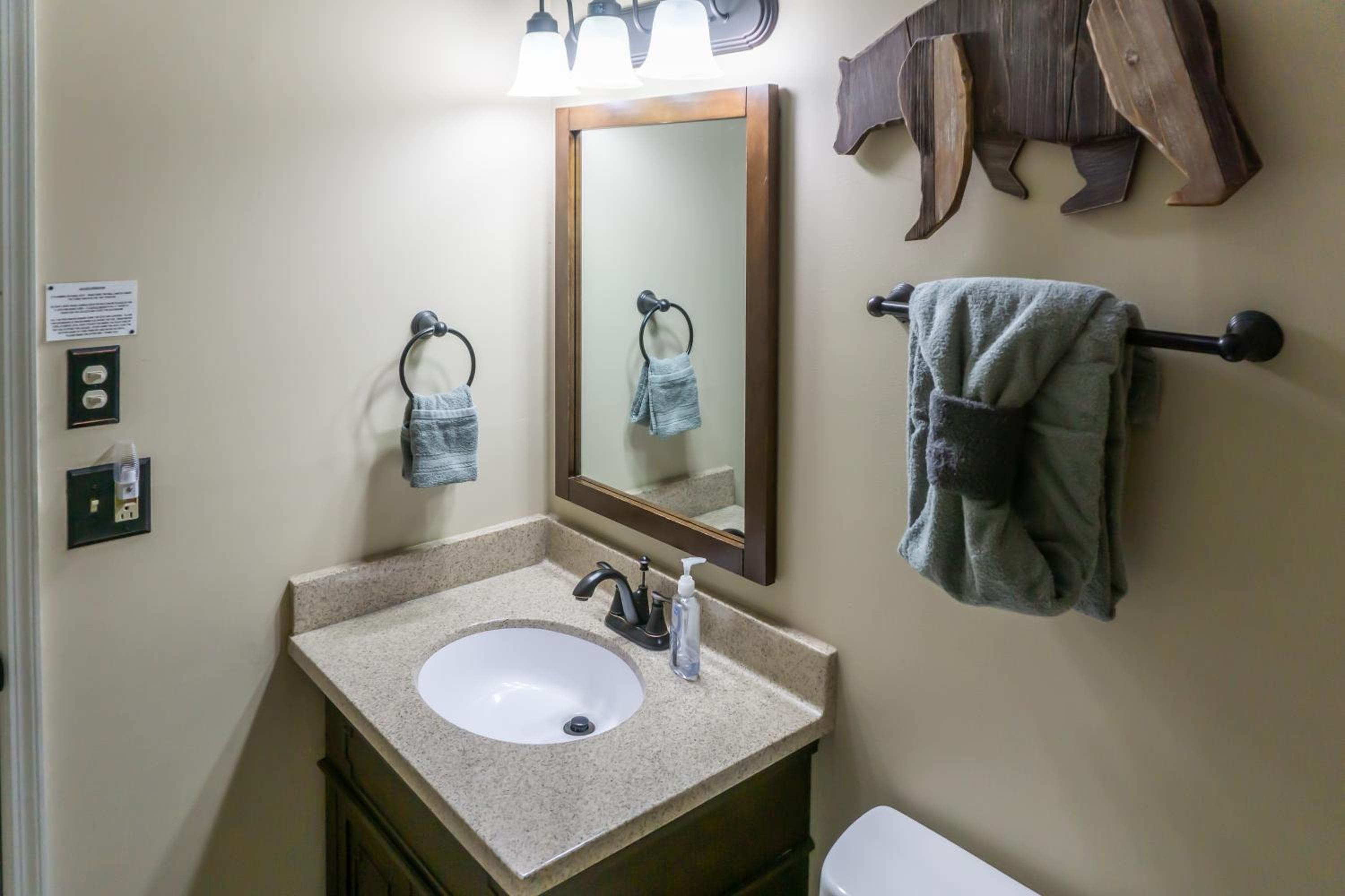 1 Mi to Dtwn Pigeon Forge! Mtn-View Gem with Balcony