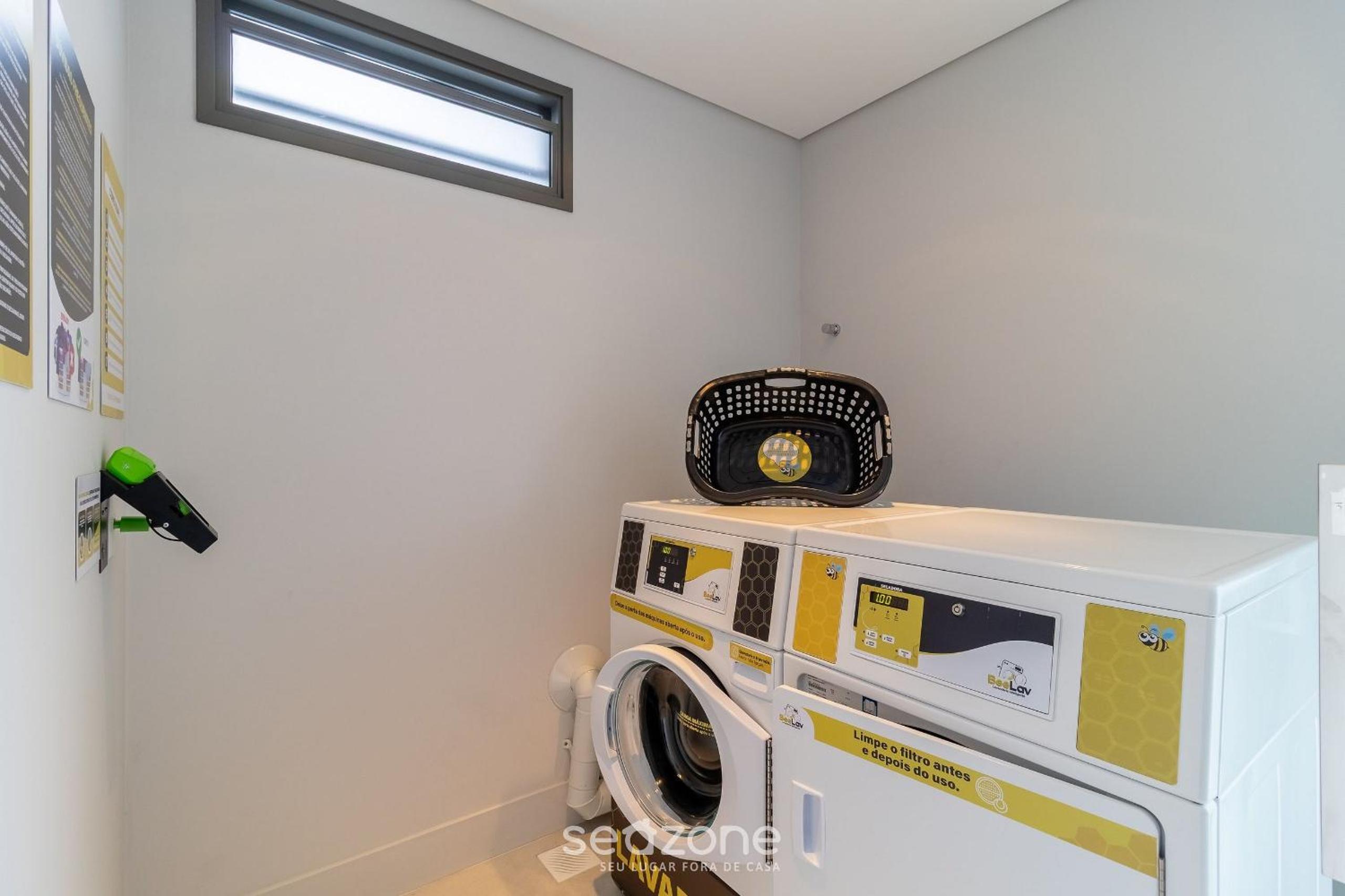 Apartments just a few minutes from UFSC, condo with laundry facilities.