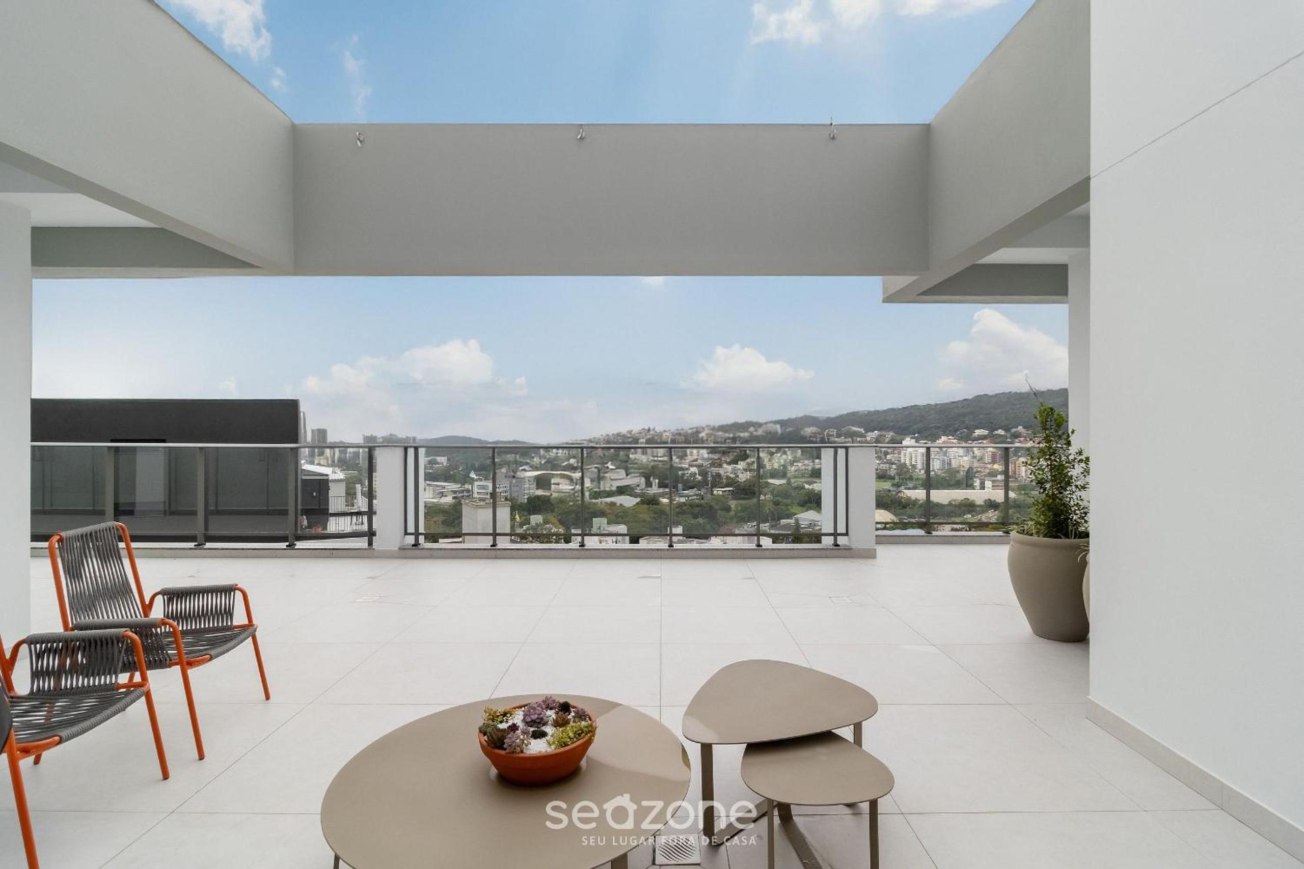 Apartments just a few minutes from UFSC, condo with laundry facilities.