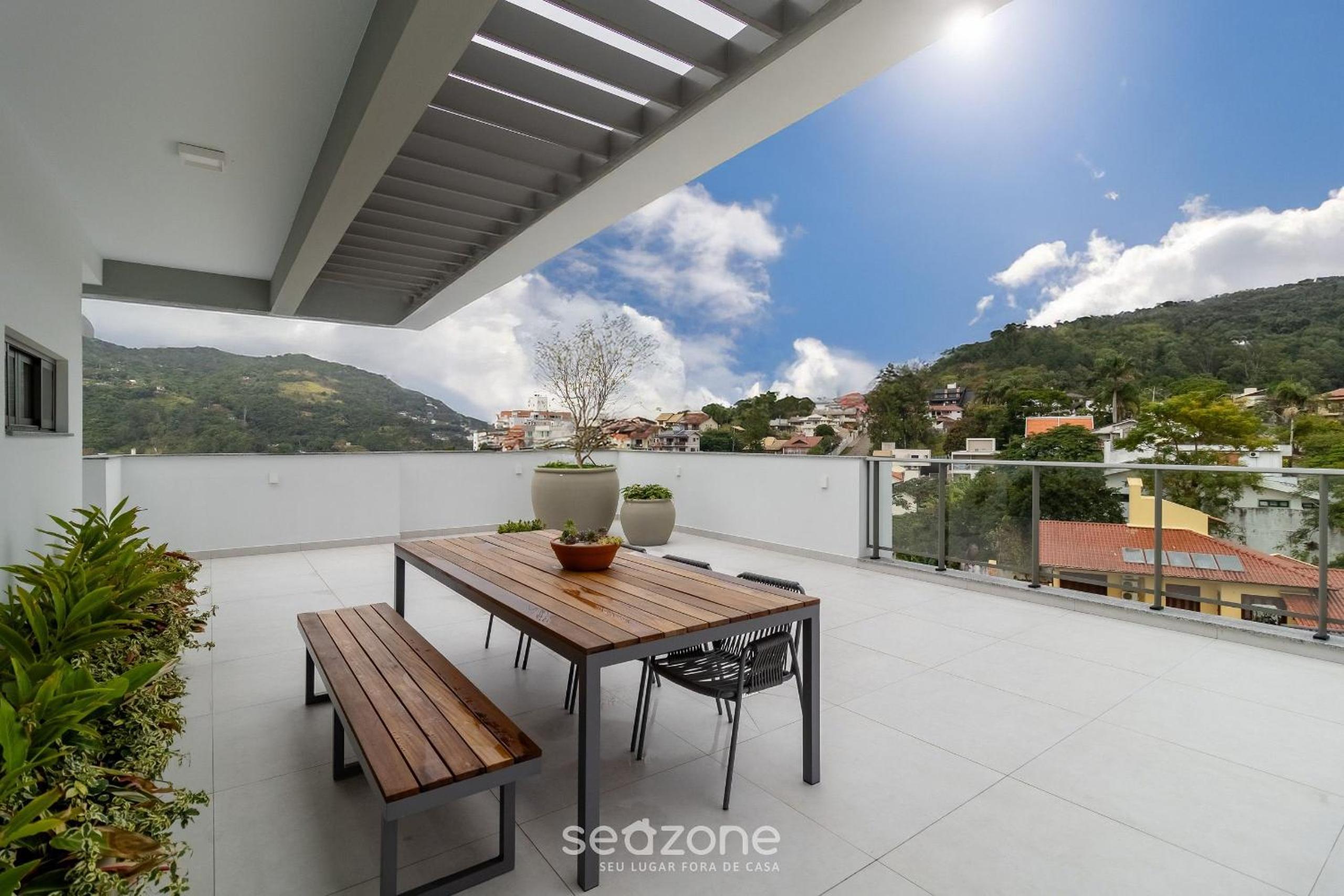Apartments just a few minutes from UFSC, condo with laundry facilities.
