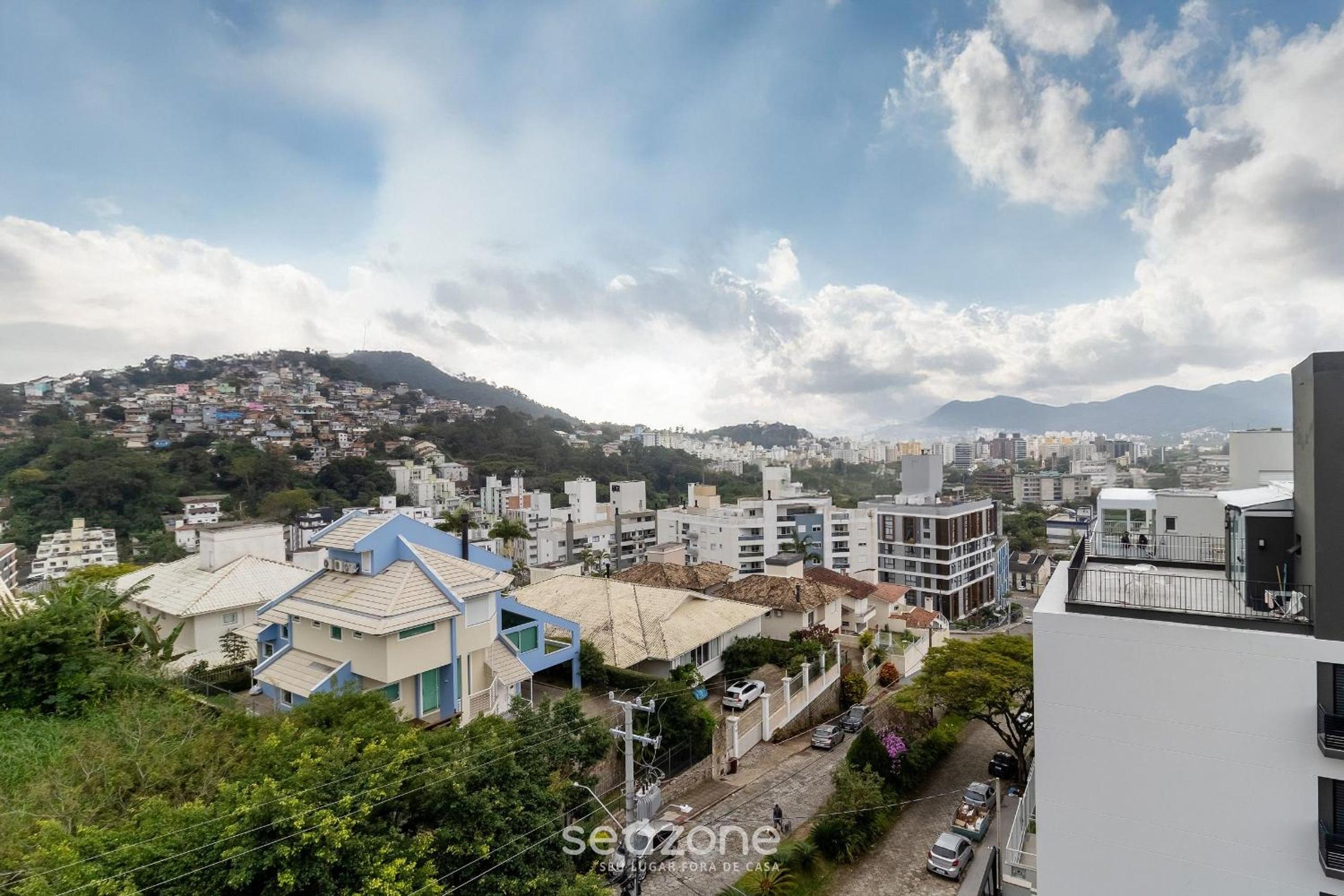 Apartments just a few minutes from UFSC, condo with laundry facilities.
