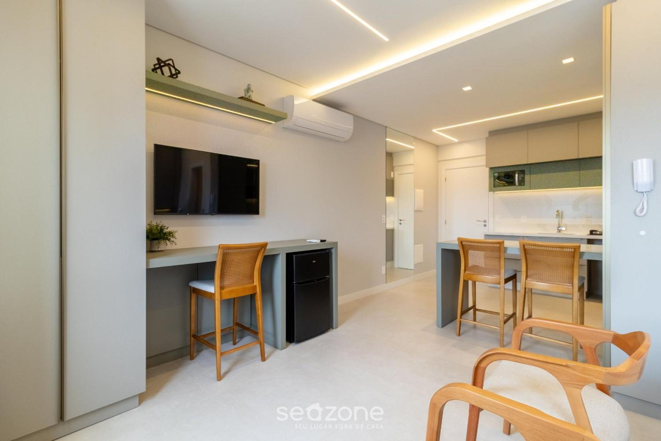 Apartments just a few minutes from UFSC, condo with laundry facilities.