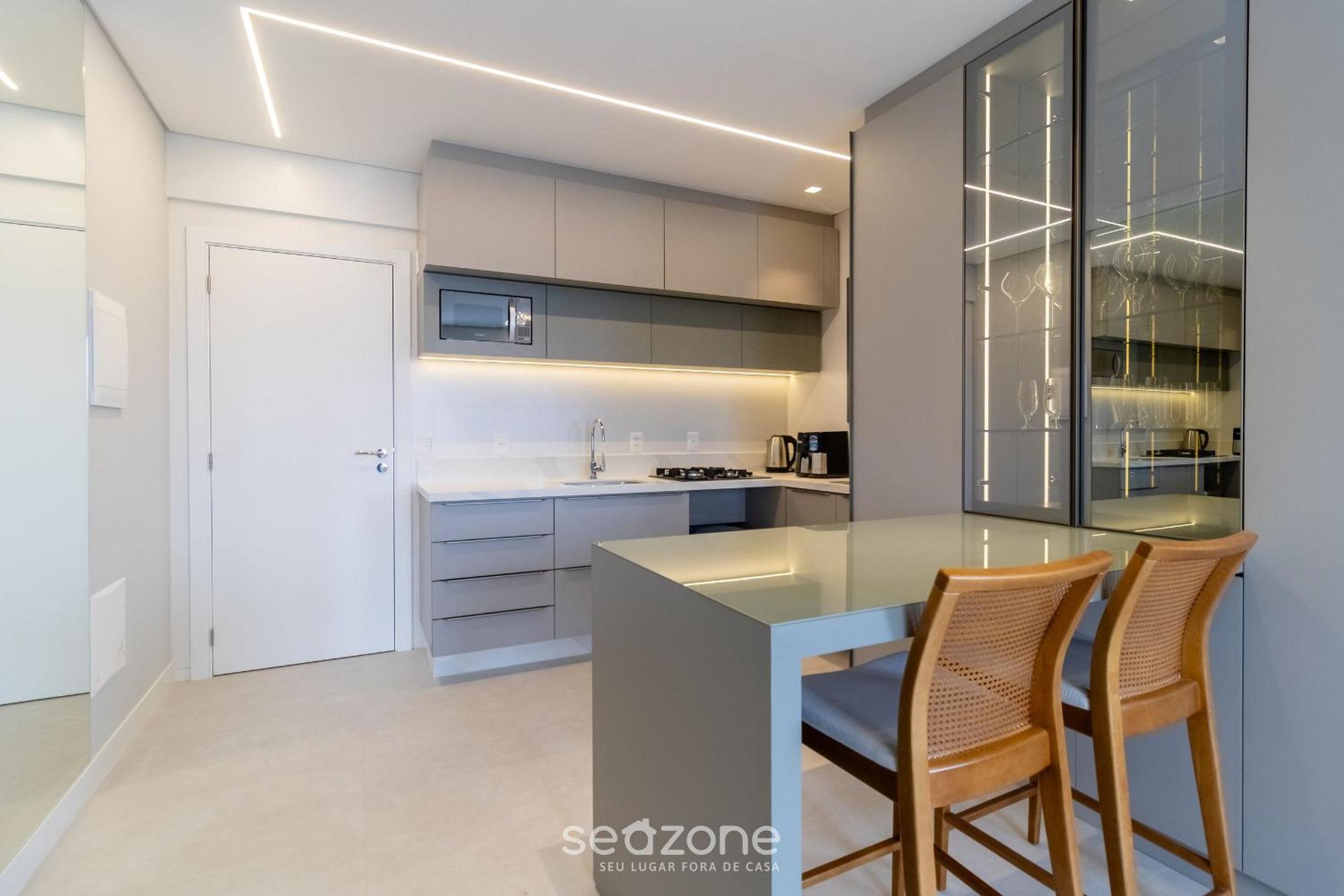 Apartments just a few minutes from UFSC, condo with laundry facilities.