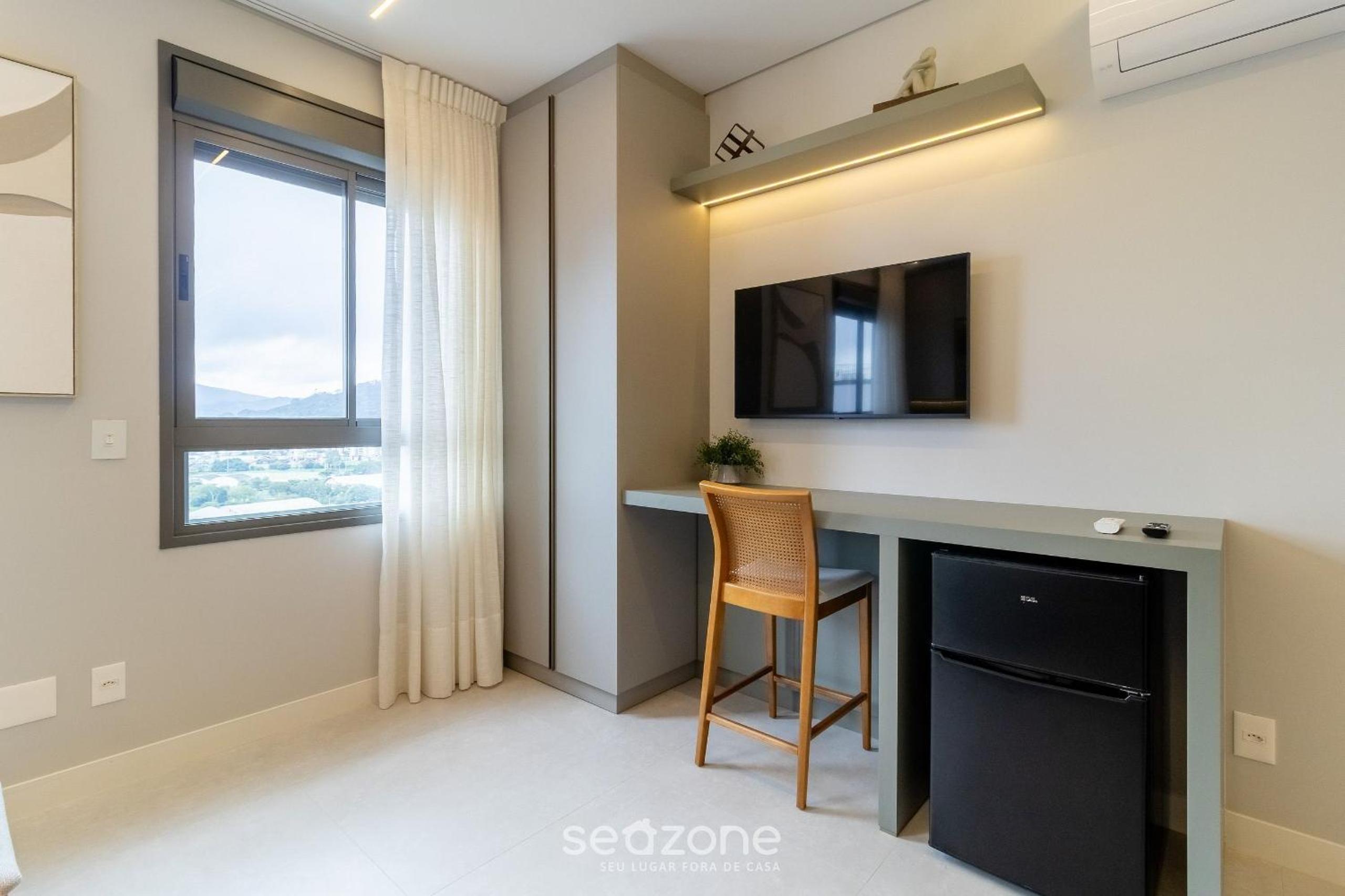 Apartments just a few minutes from UFSC, condo with laundry facilities.