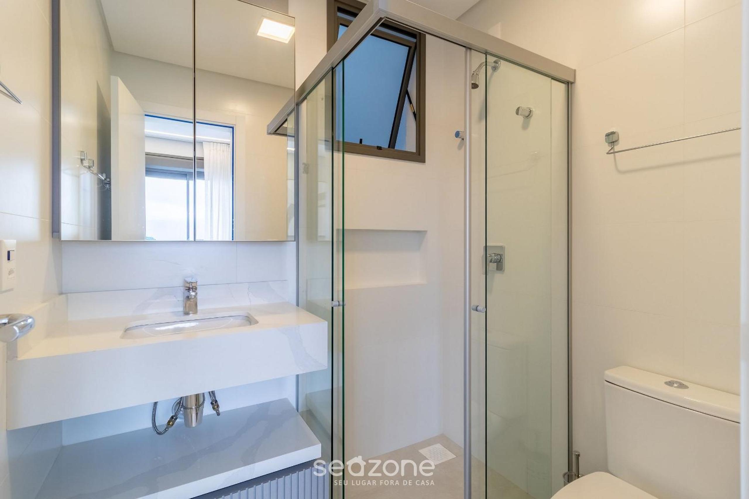 Apartments just a few minutes from UFSC, condo with laundry facilities.