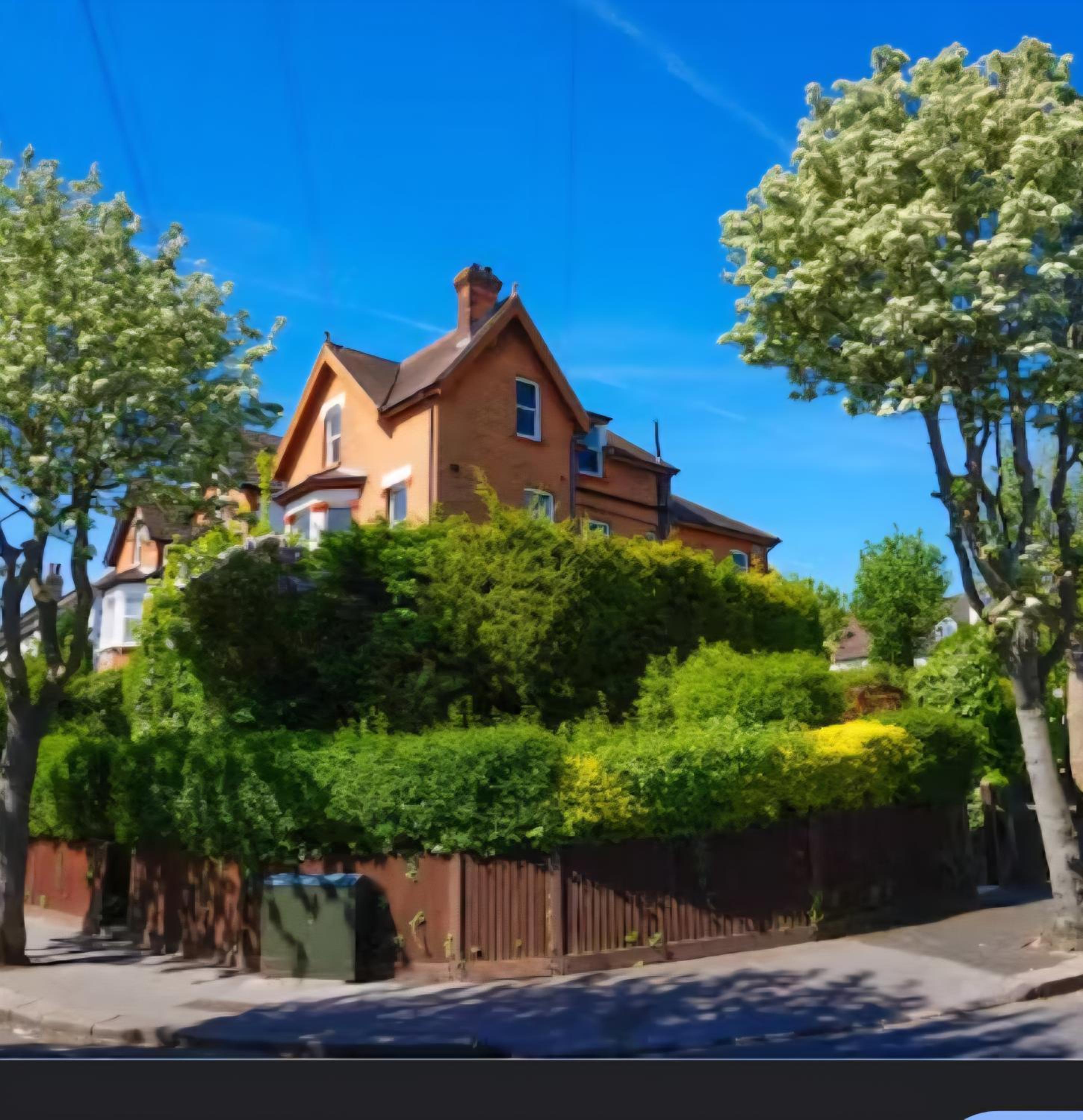 Croydon, victorian garden maisonette, free parking, Gatwick accessible