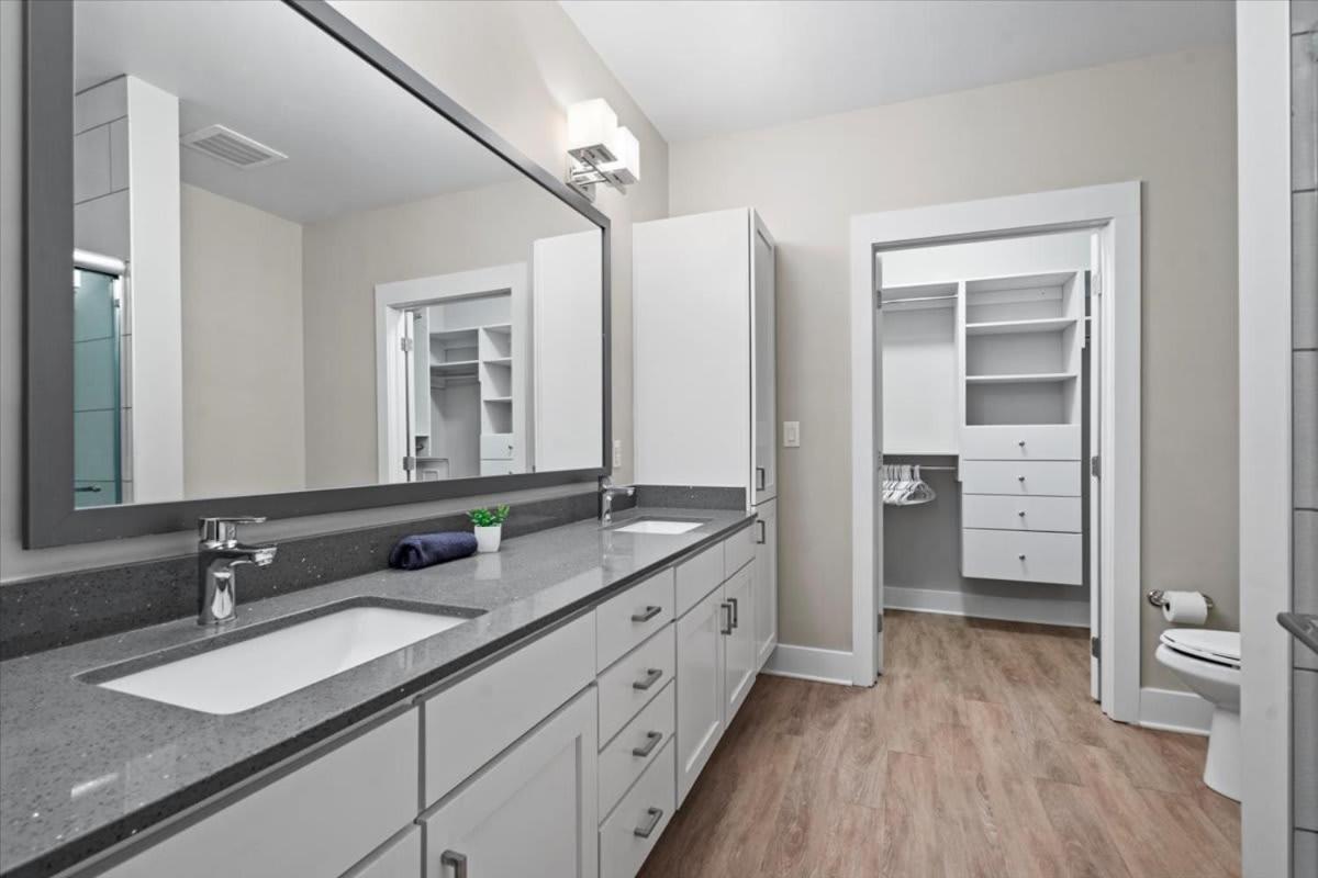 Luxurious King 3BR Suite in North Raleigh!