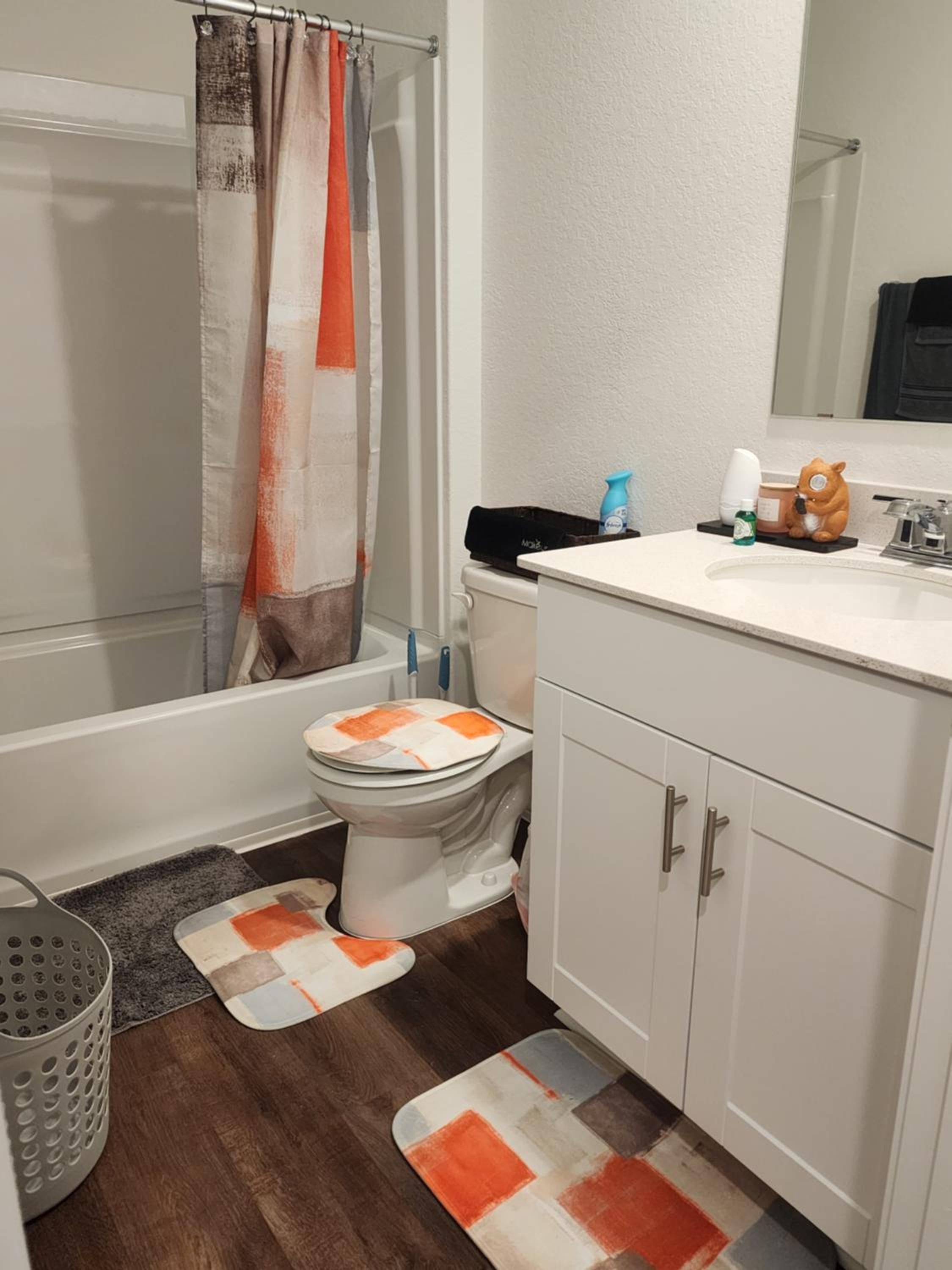 Private Cozy Rooms and Bathroom in Home near Seaworld Riverwalk and AFB