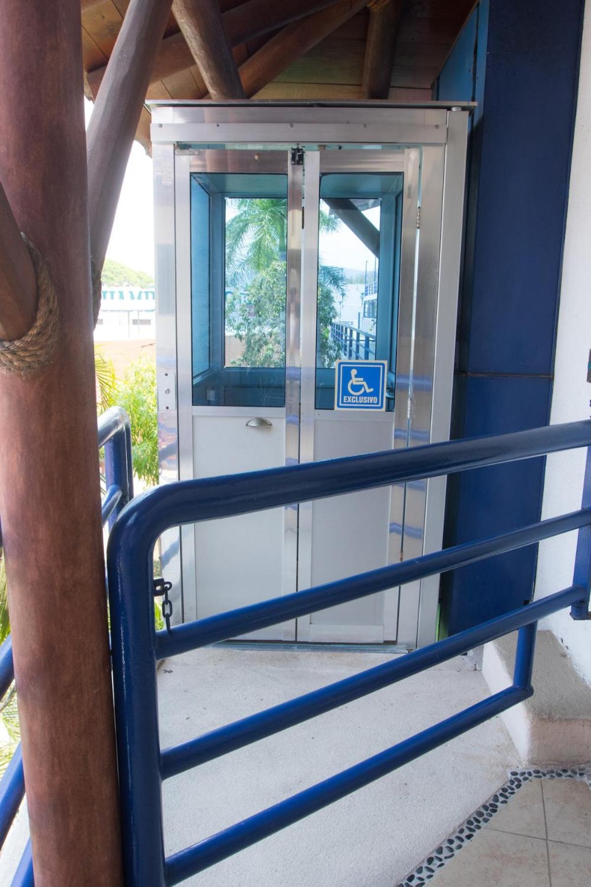 Apt with Jacuzzi Ixtapa Zihuatanejo 3 BR