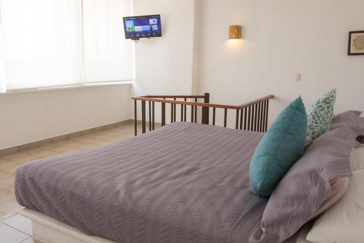 Apt with Jacuzzi Ixtapa Zihuatanejo 3 BR