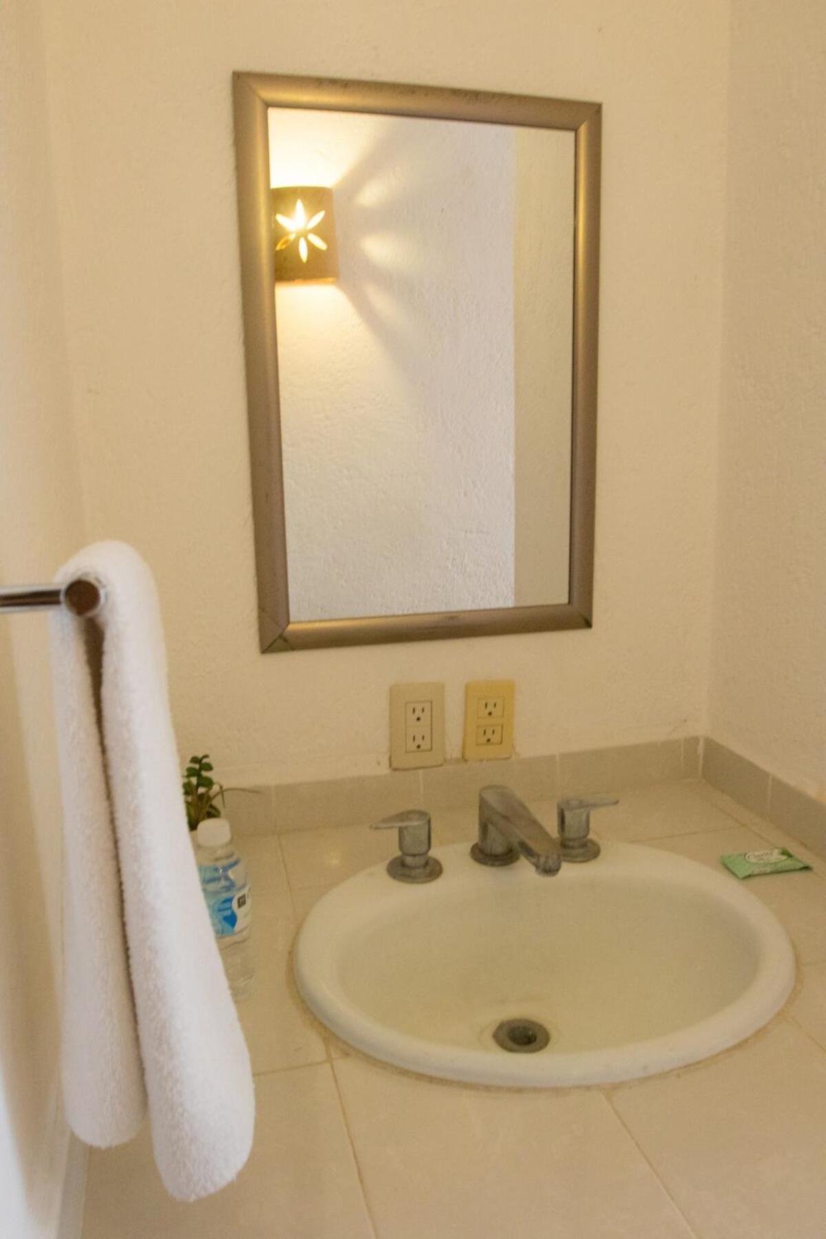 Apt with Jacuzzi Ixtapa Zihuatanejo 3 BR