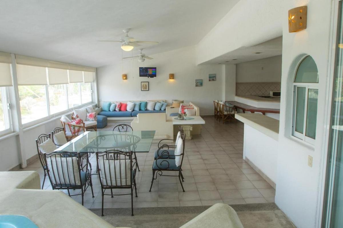 Apt with Jacuzzi Ixtapa Zihuatanejo 3 BR