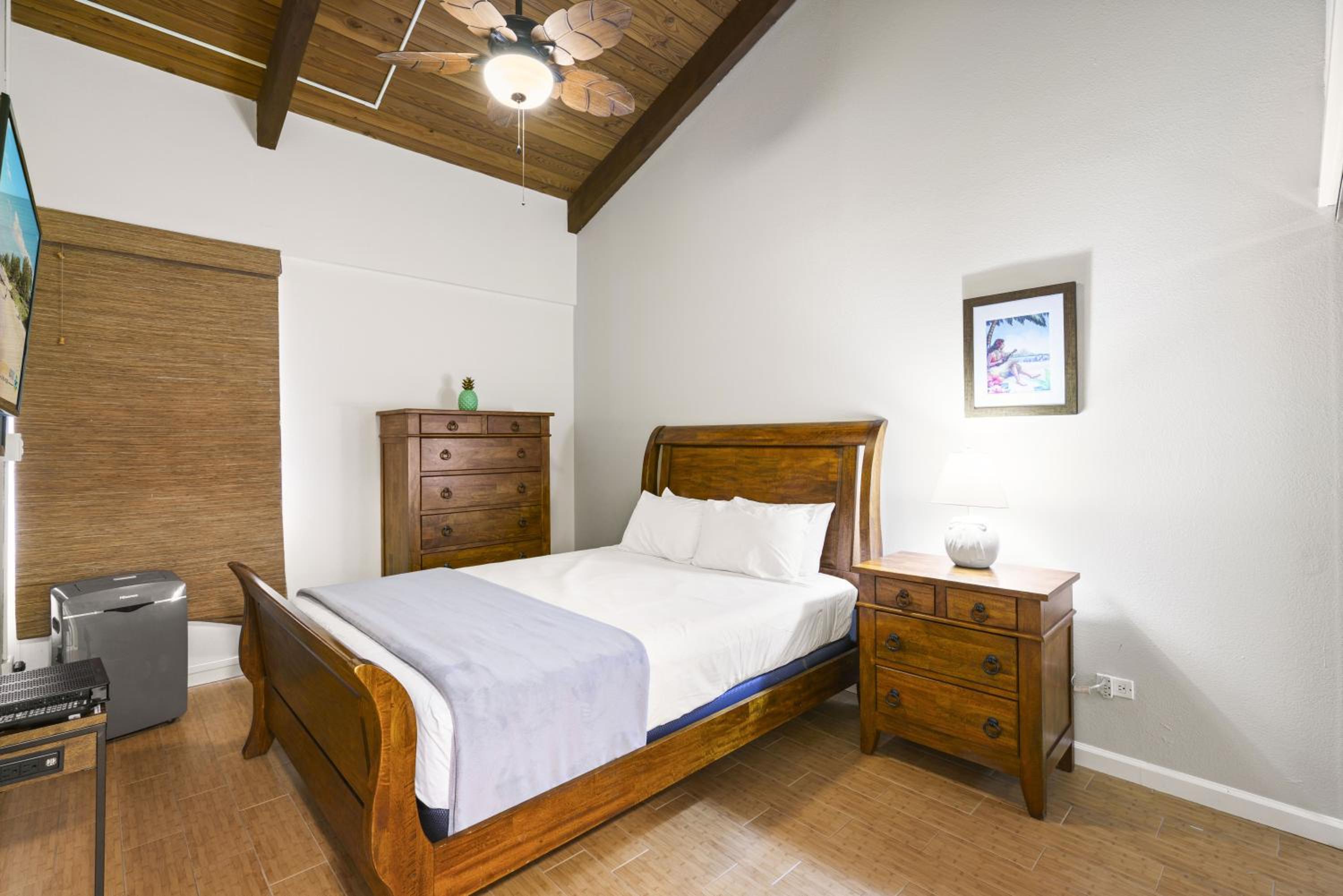 Experience Kamaole Sands 4-409 - Ocean Views, Spacious, Renovated, Wi-Fi, AC!