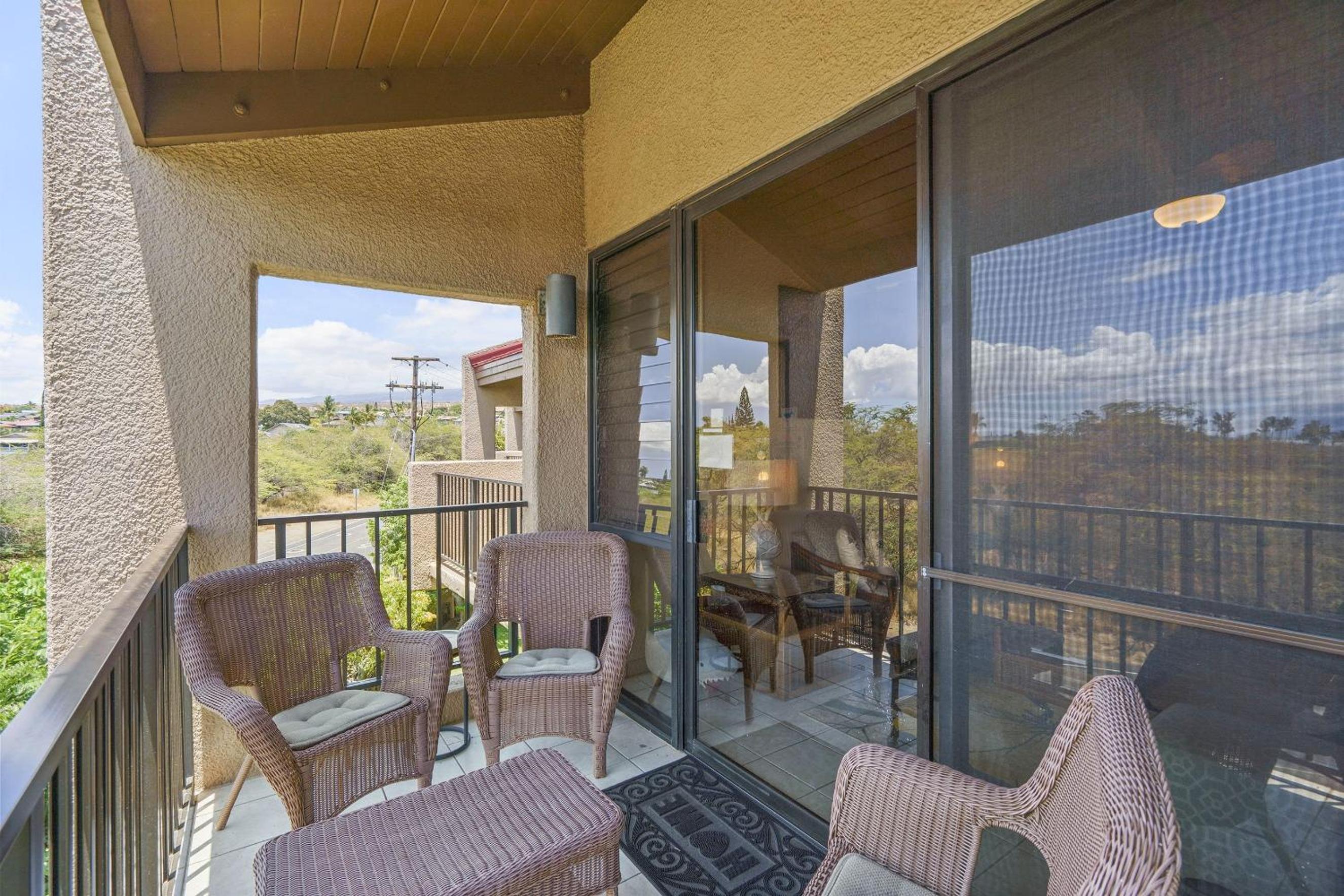 Experience Kamaole Sands 4-409 - Ocean Views, Spacious, Renovated, Wi-Fi, AC!