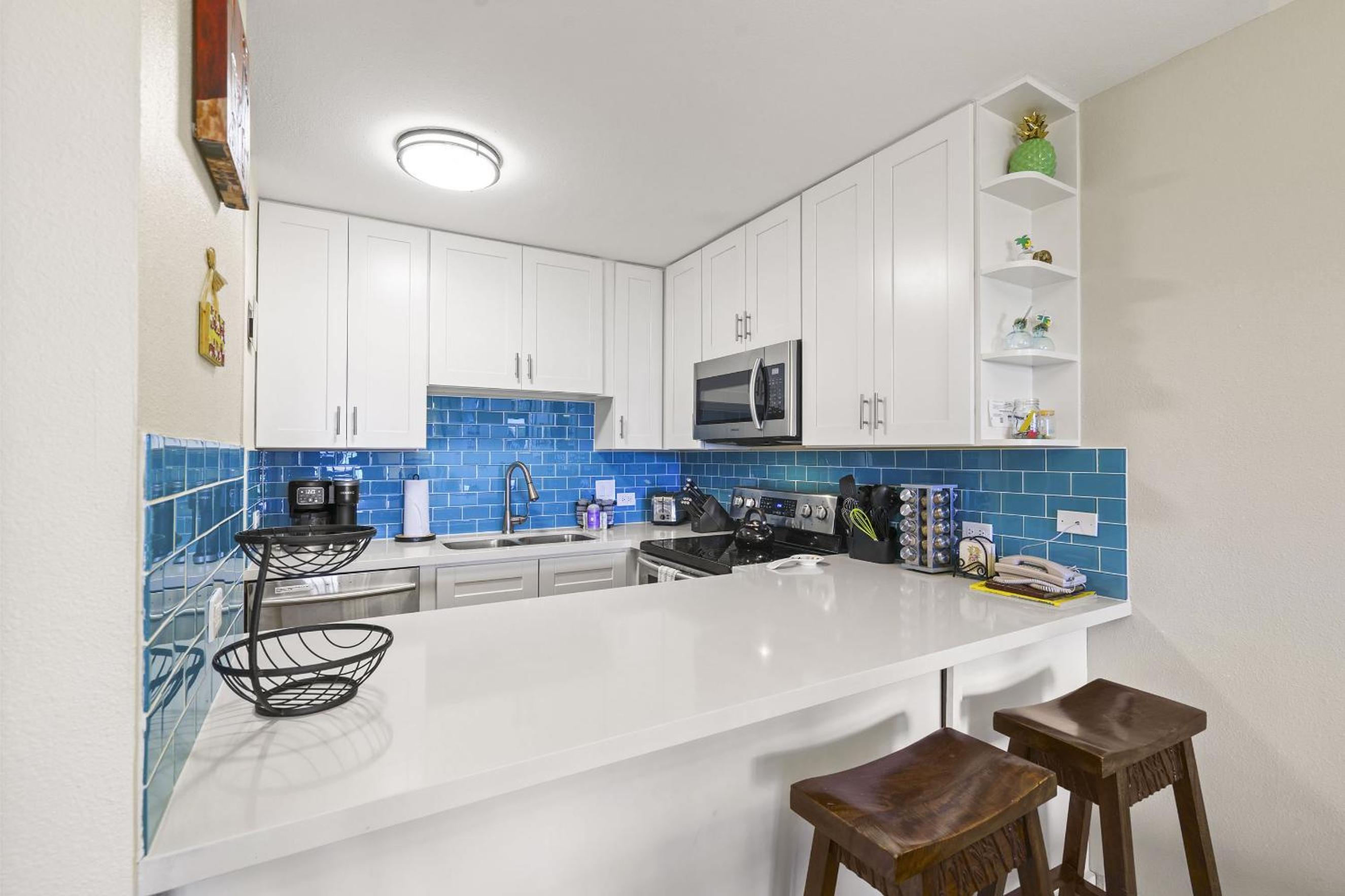 Experience Kamaole Sands 4-409 - Ocean Views, Spacious, Renovated, Wi-Fi, AC!