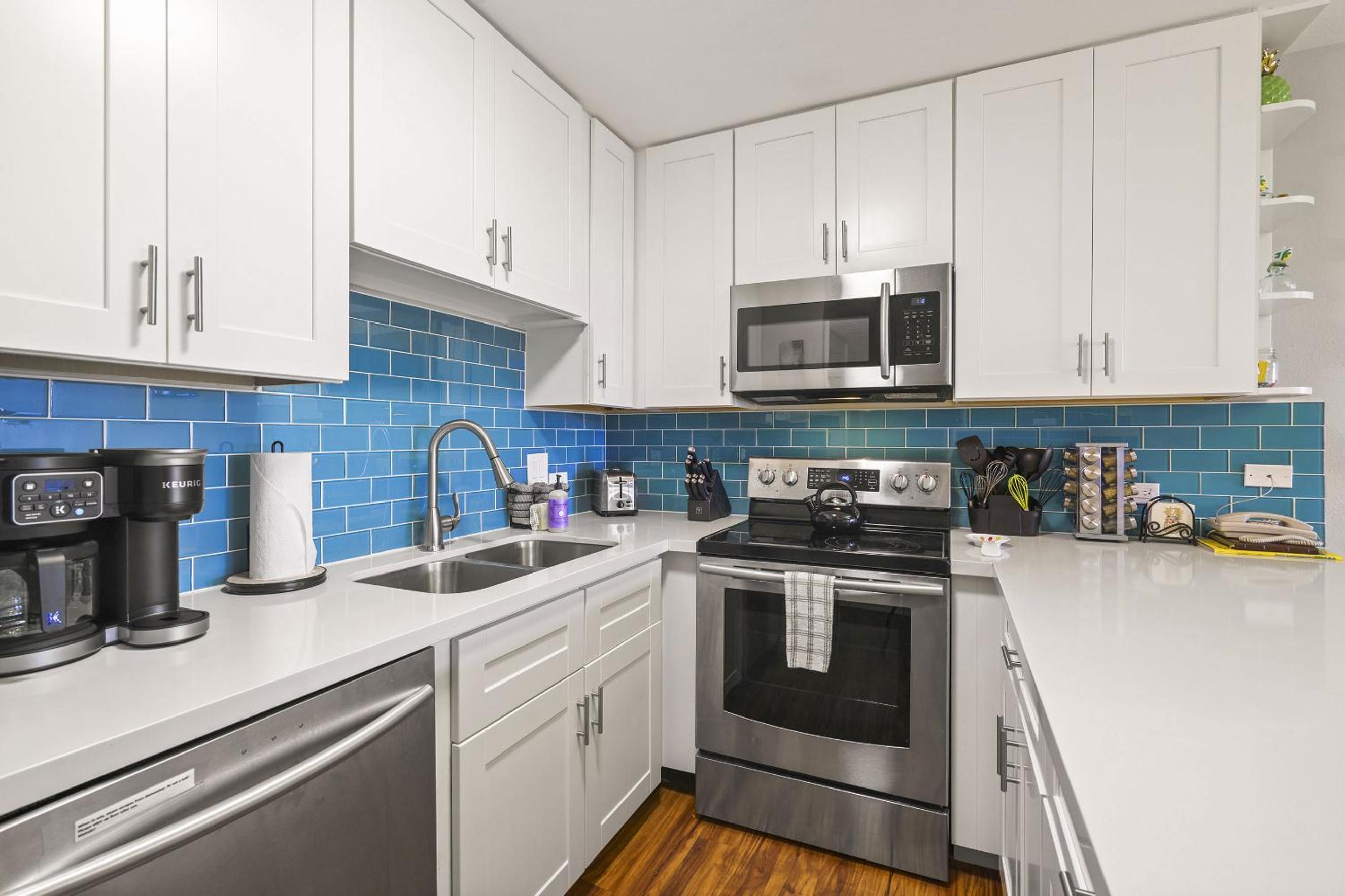 Experience Kamaole Sands 4-409 - Ocean Views, Spacious, Renovated, Wi-Fi, AC!
