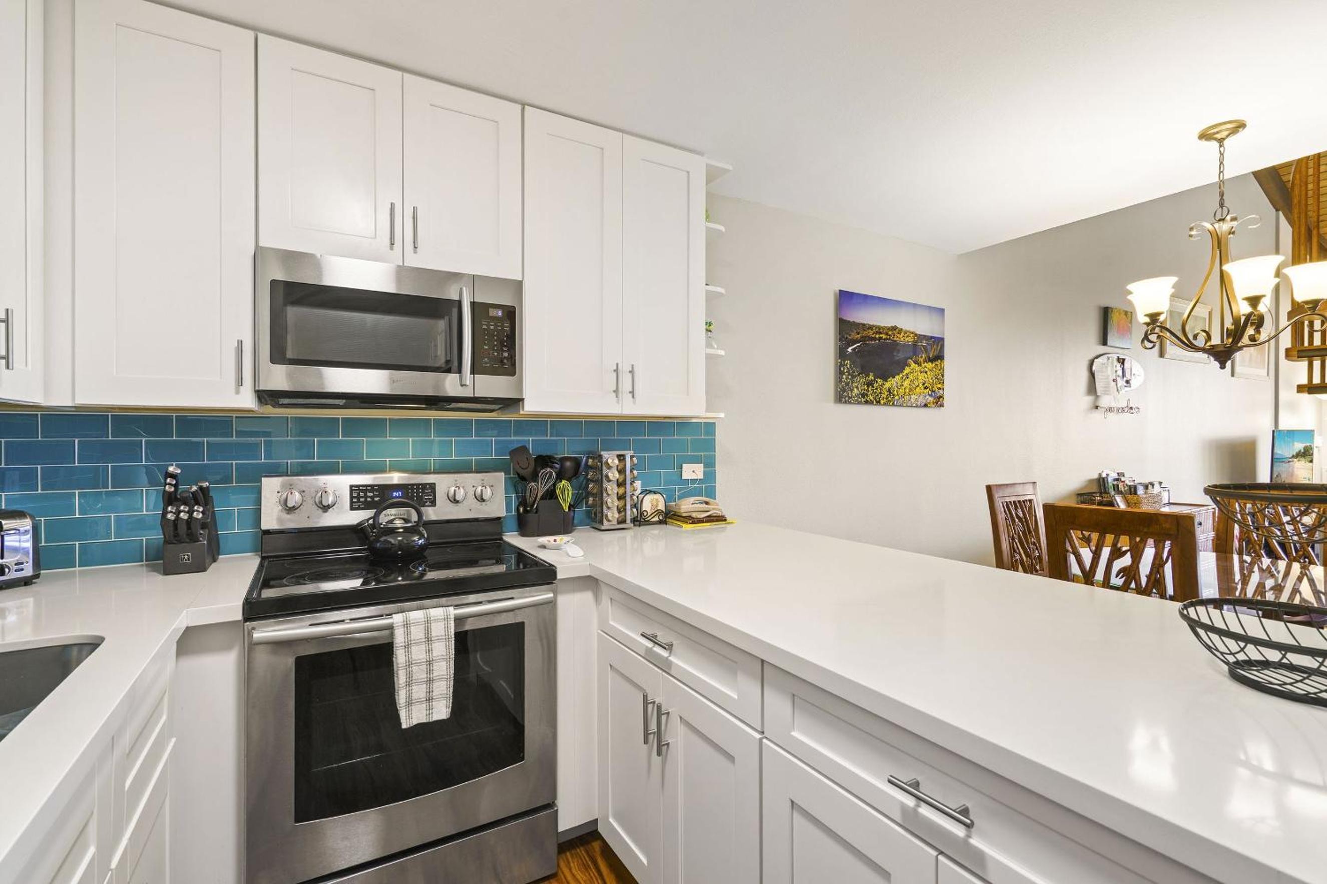 Experience Kamaole Sands 4-409 - Ocean Views, Spacious, Renovated, Wi-Fi, AC!