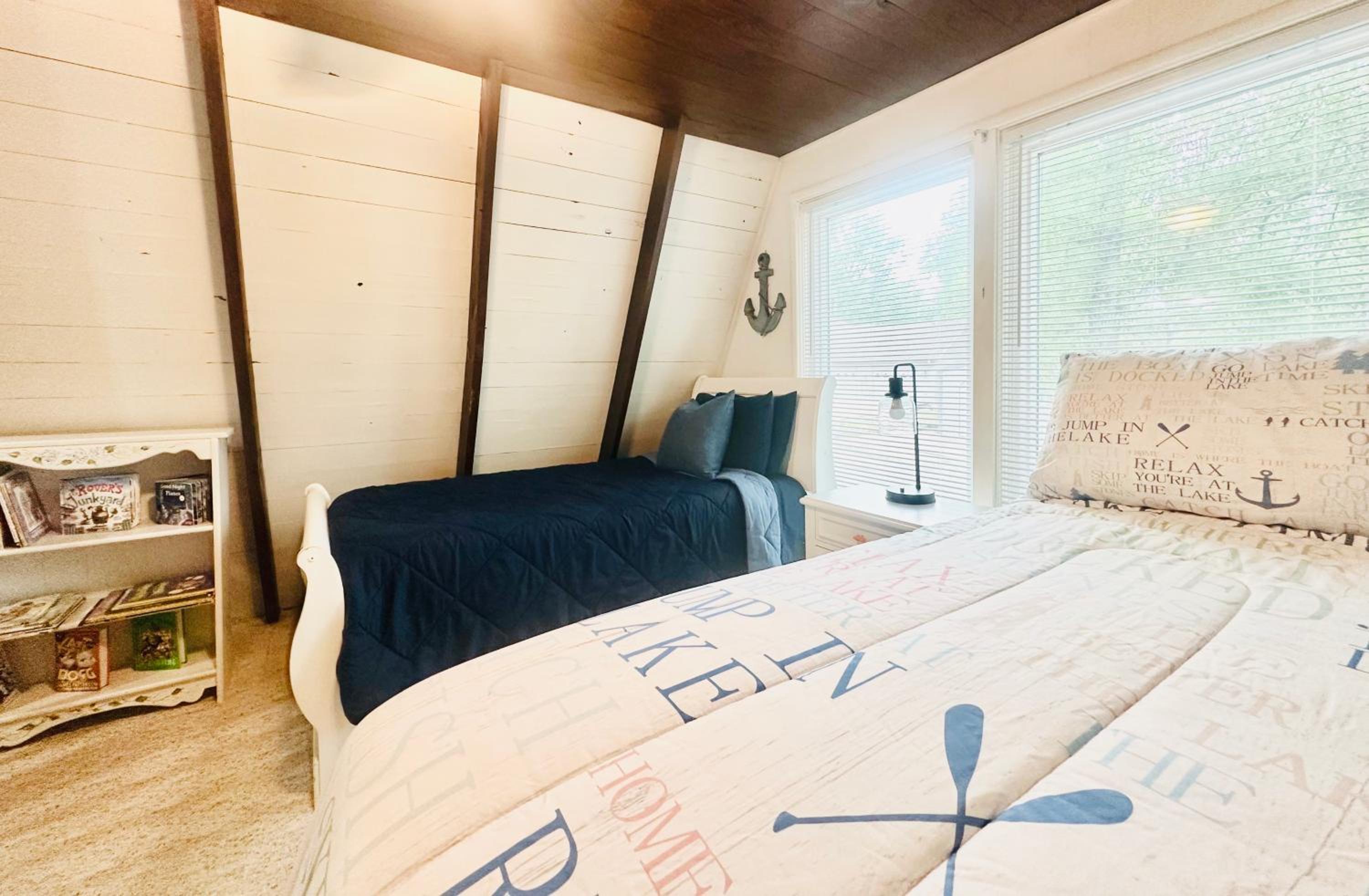Kentucky Lake Family Cabin! Pet Friendly