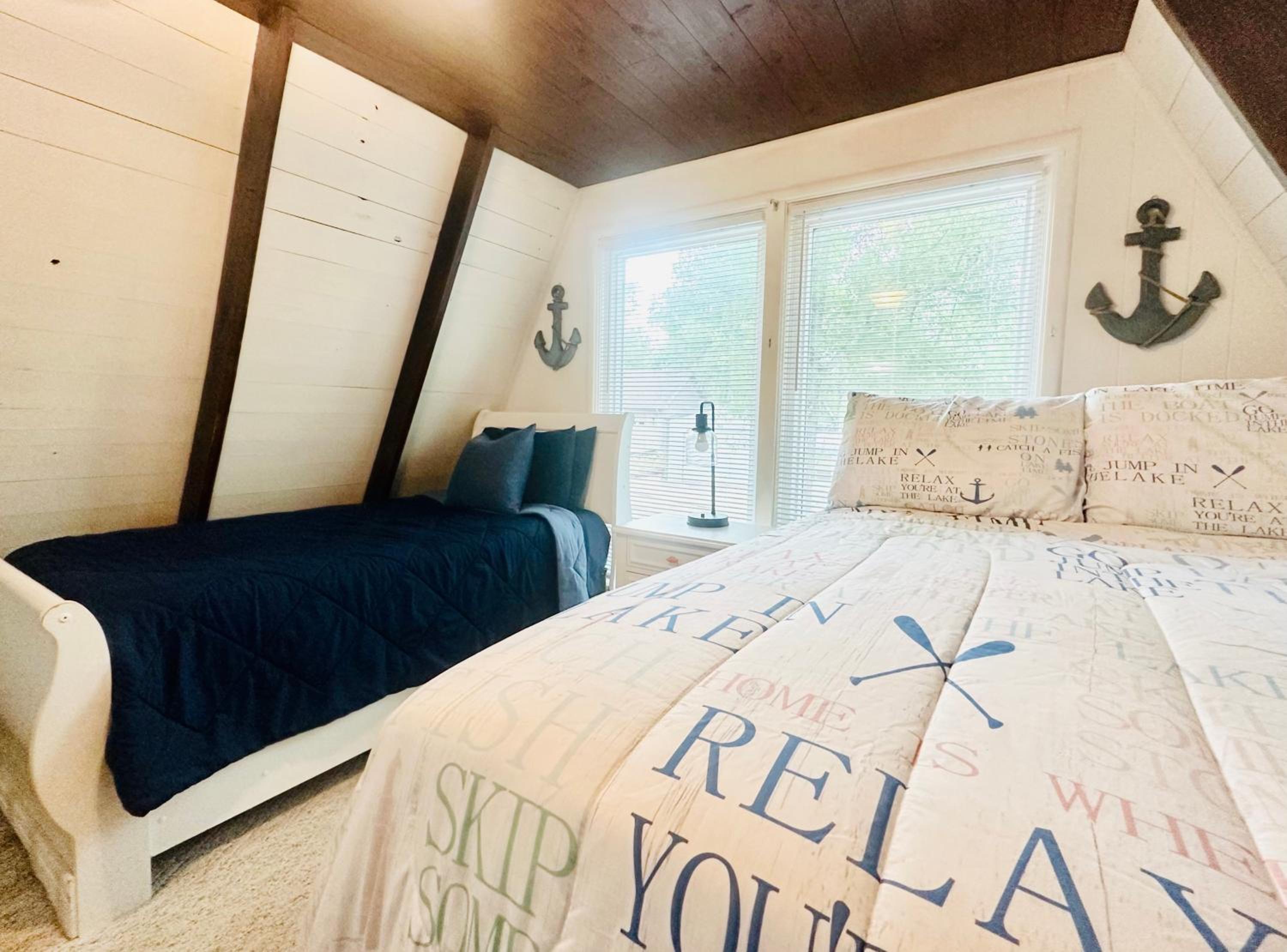 Kentucky Lake Family Cabin! Pet Friendly