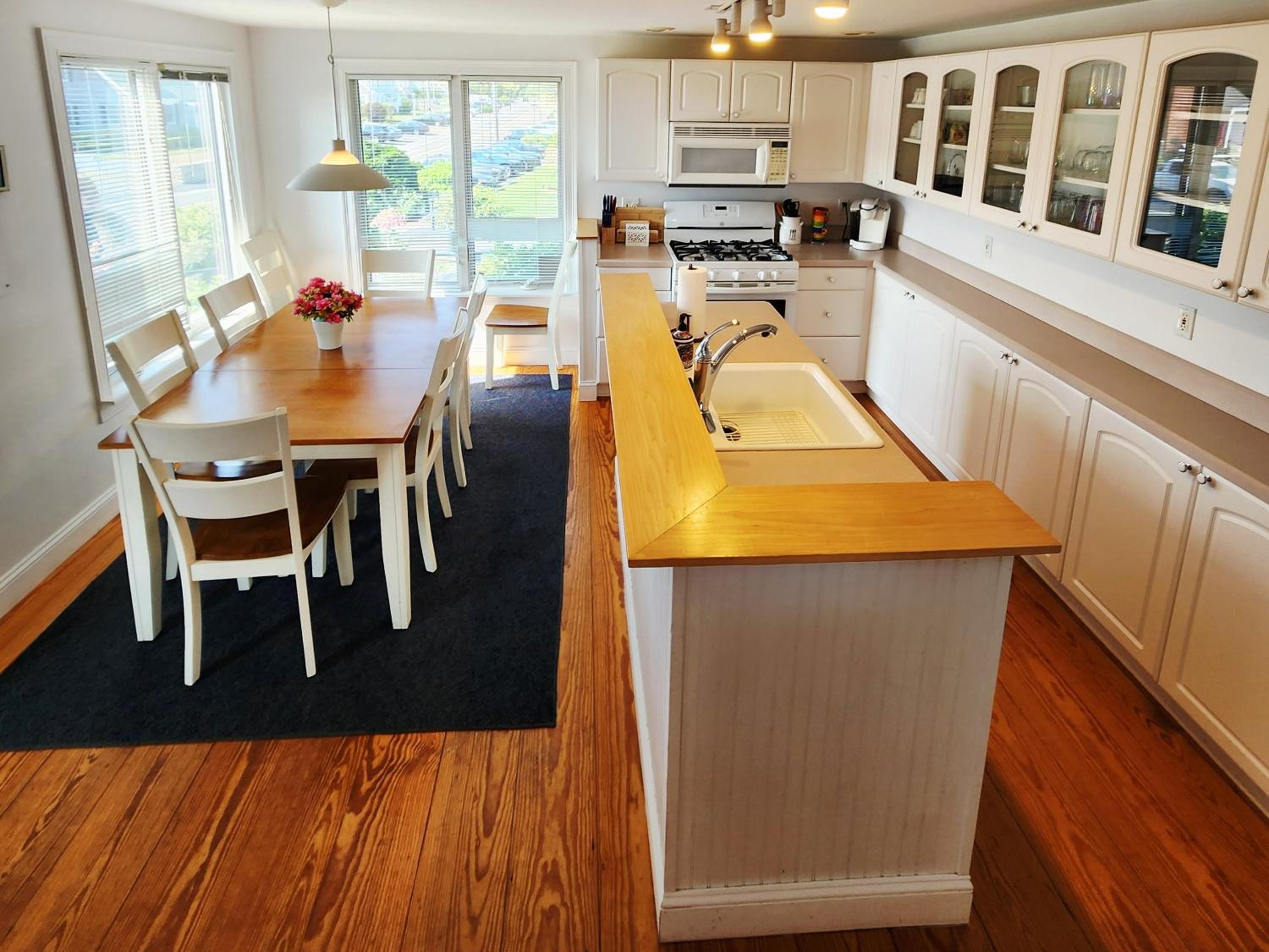 Spacious Oceanfront 3BR Condo with Private Beach in Ideal Hyannis Location