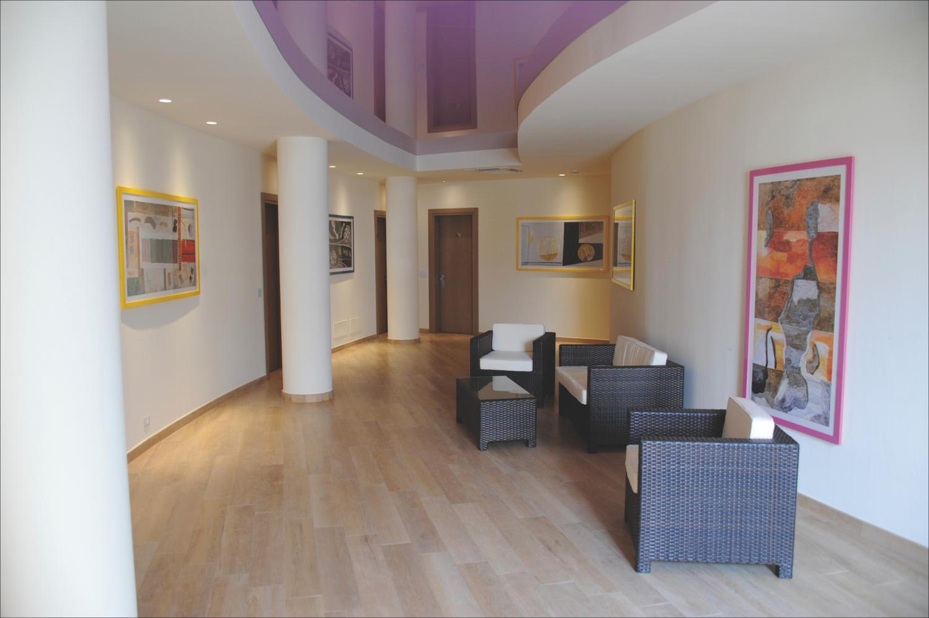 Lobby & Reception