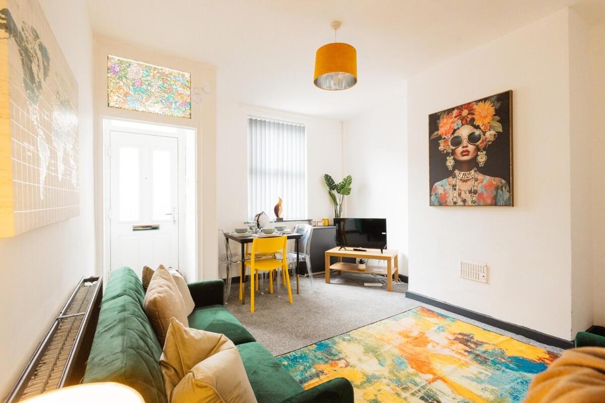 Stylish Boho Home, Contractors, 6 Beds, Garden and Free Parking
