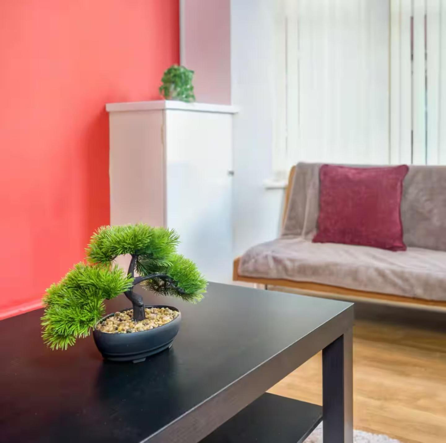 The Red Retreat, 7 Beds, Garden, Free Parking, Contractors, Fast Wifi, Smart TV