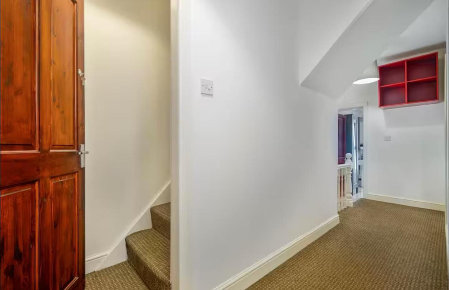 The Red Retreat, 7 Beds, Garden, Free Parking, Contractors, Fast Wifi, Smart TV