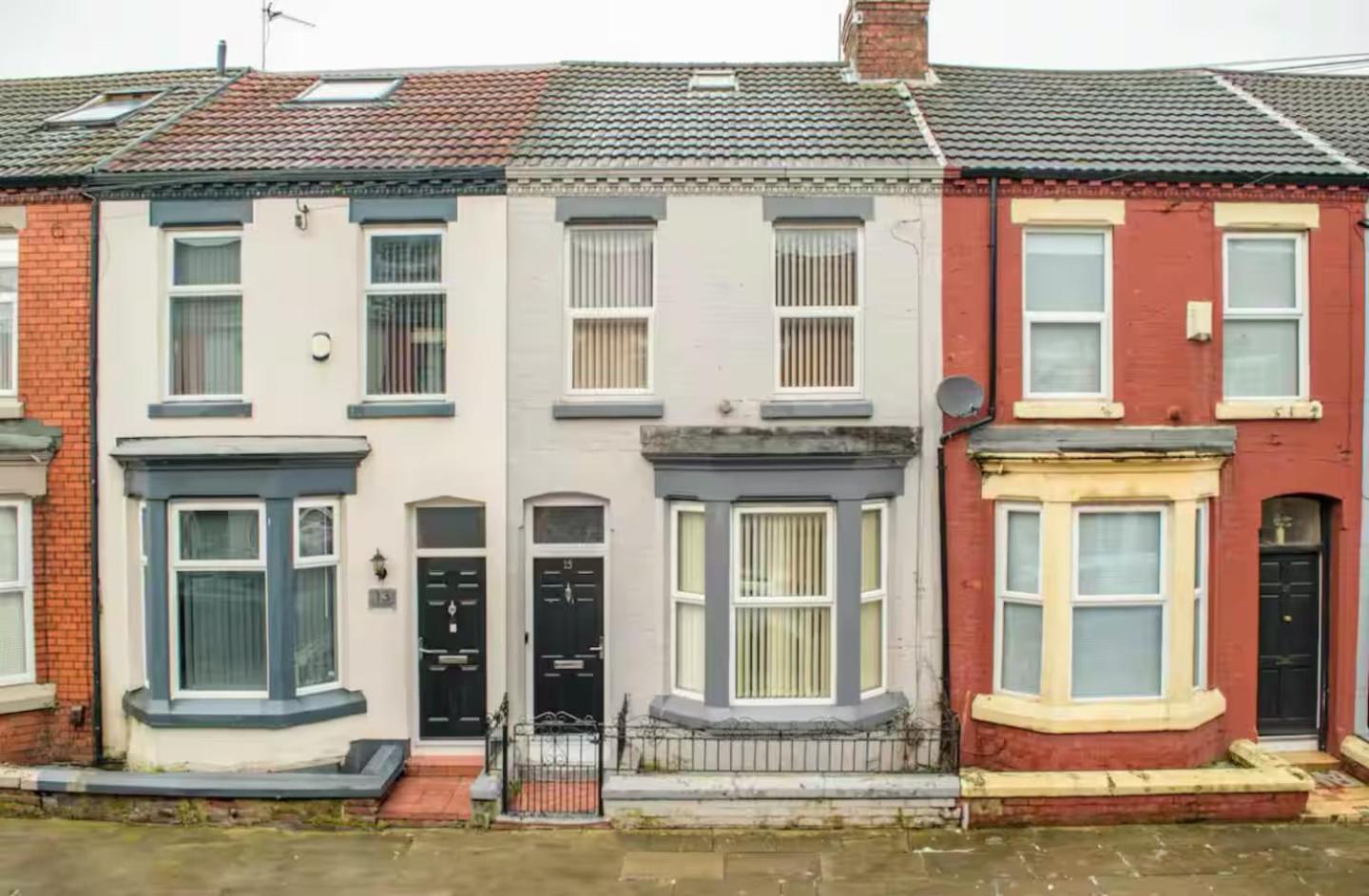 The Red Retreat, 7 Beds, Garden, Free Parking, Contractors, Fast Wifi, Smart TV