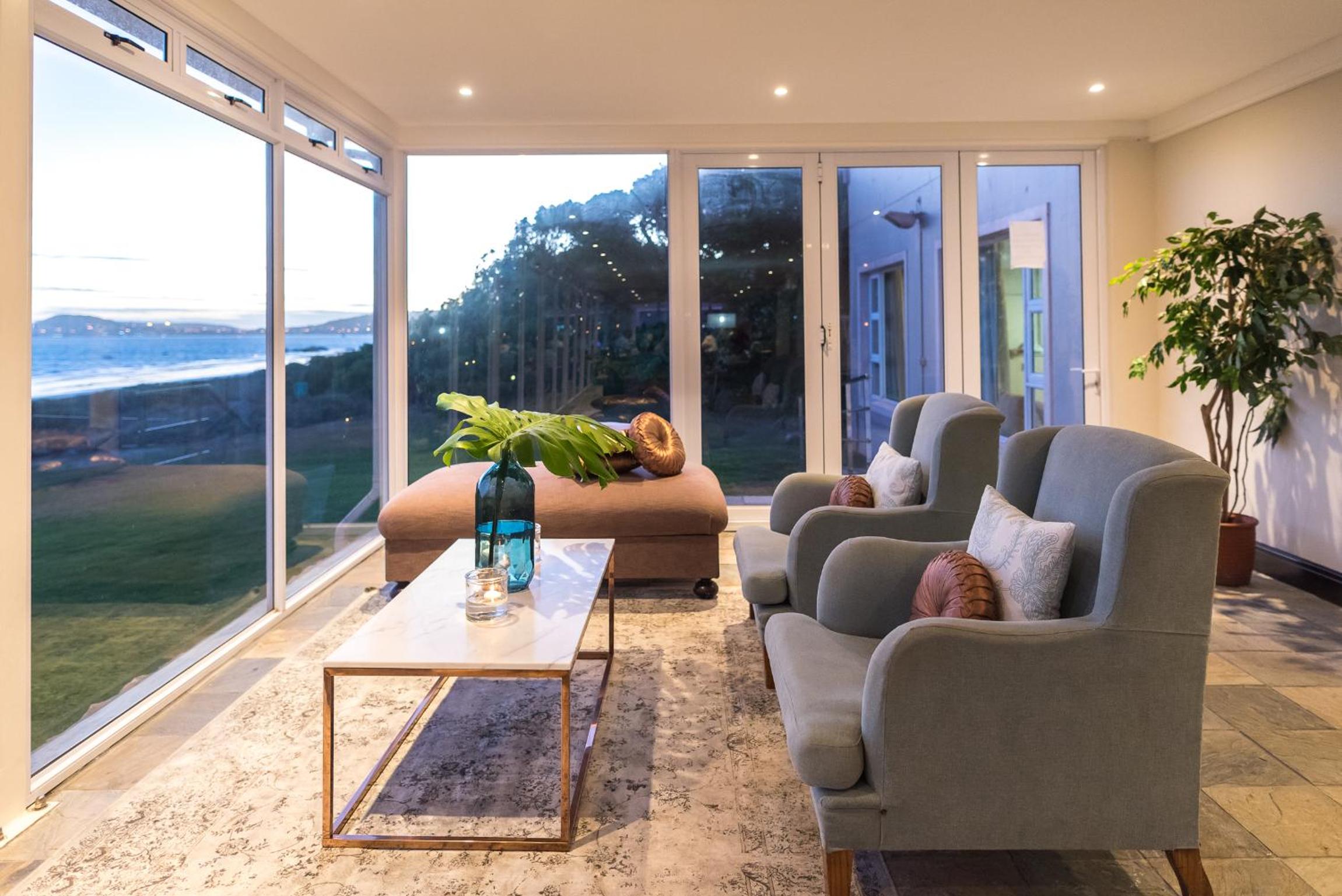 Blue Bay Lodge